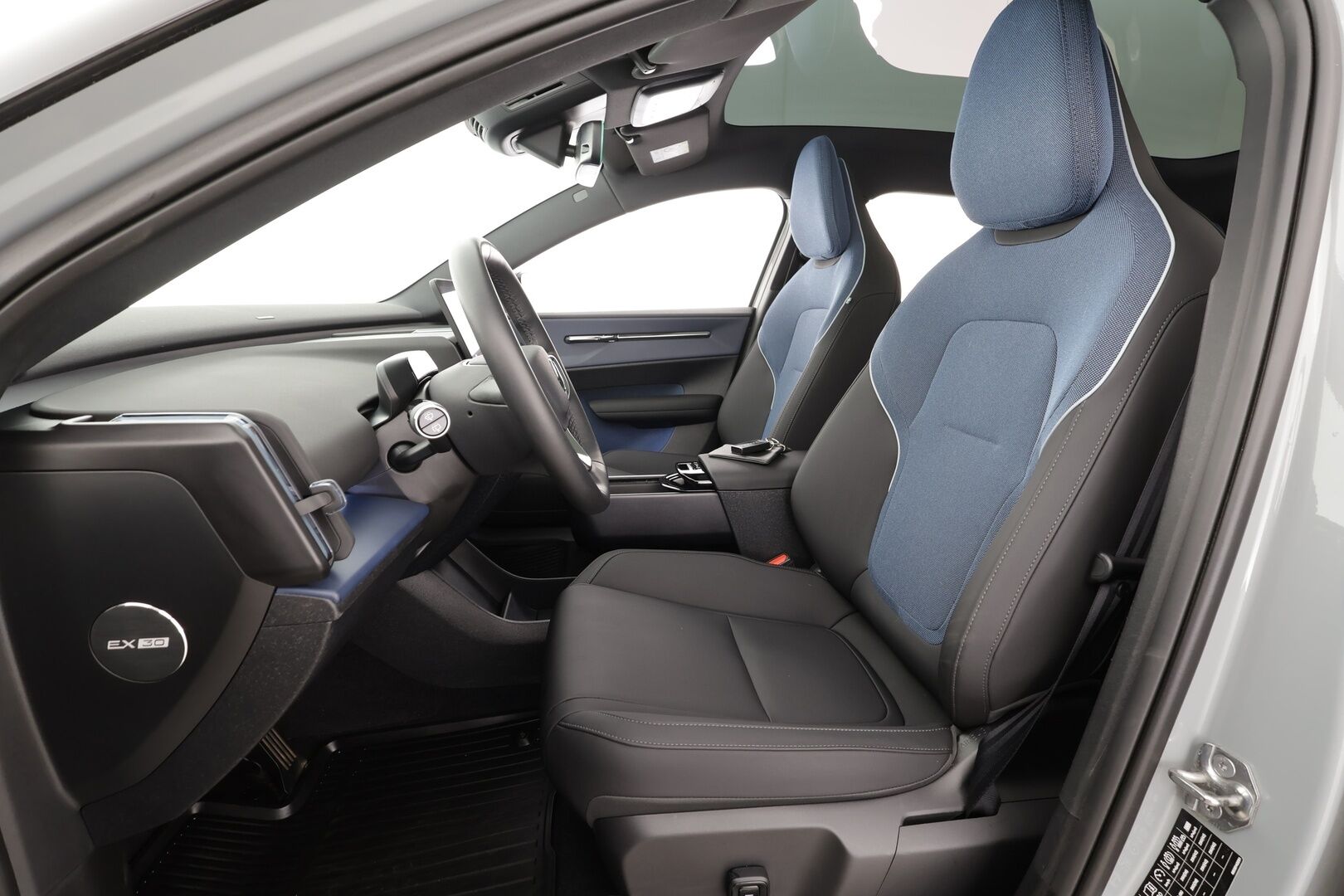 Volvo EX30 2024 Twin Performance Ultra * ILP / Koukku / Lasikatto / Pilot Assist / H&K / 360 / LED / Muistipenkki * - Merkkihuollot / Kahdet renkaat aluvanteilla