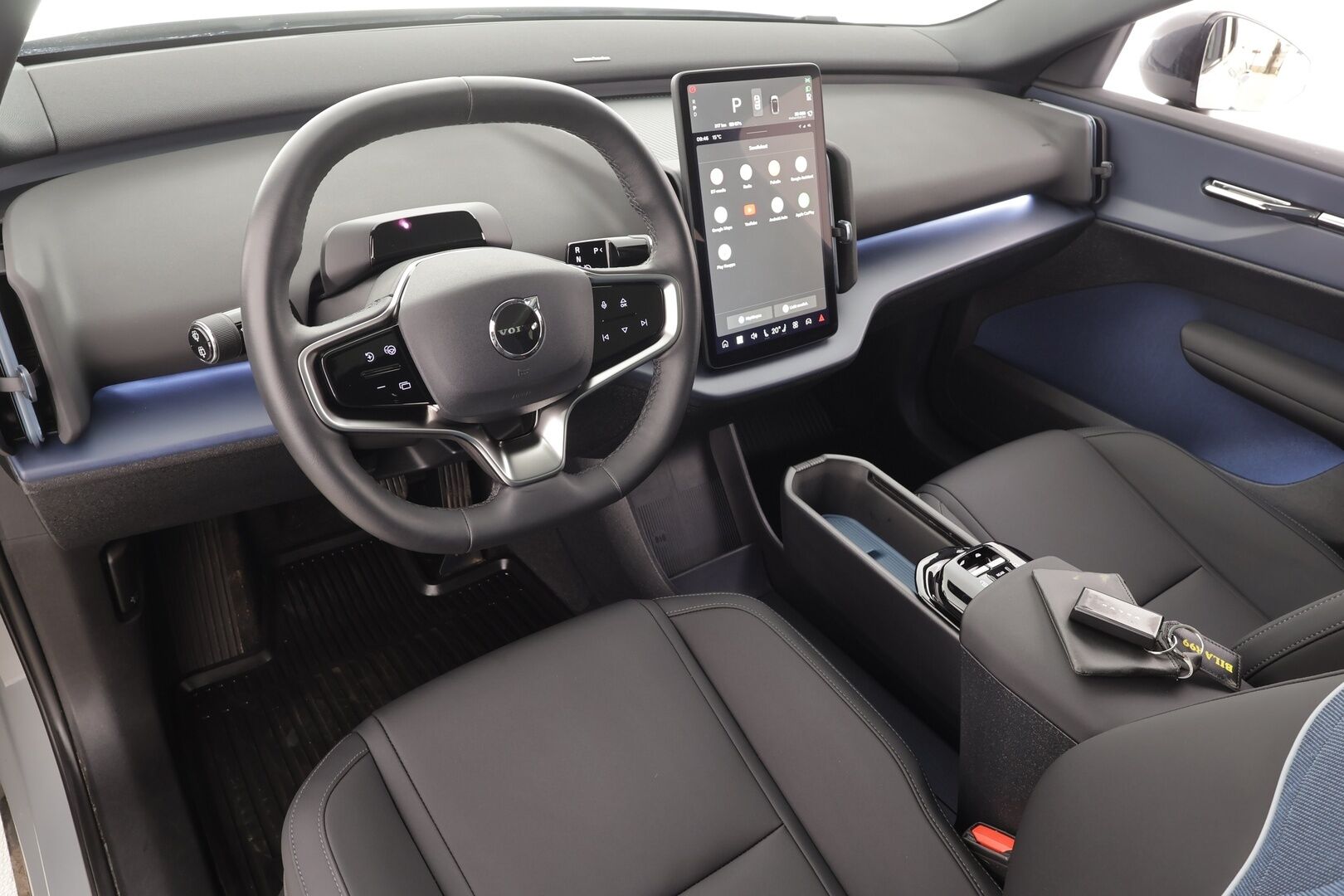 Volvo EX30 2024 Twin Performance Ultra * ILP / Koukku / Lasikatto / Pilot Assist / H&K / 360 / LED / Muistipenkki * - Merkkihuollot / Kahdet renkaat aluvanteilla