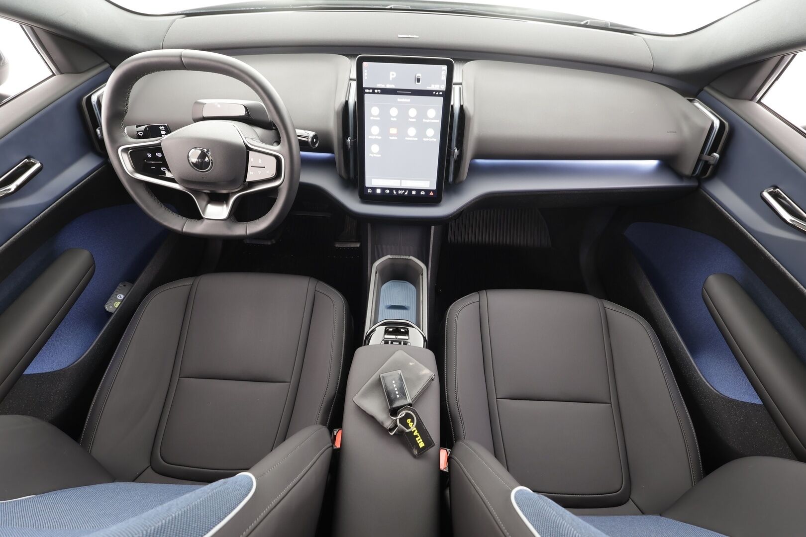 Volvo EX30 2024 Twin Performance Ultra * ILP / Koukku / Lasikatto / Pilot Assist / H&K / 360 / LED / Muistipenkki * - Merkkihuollot / Kahdet renkaat aluvanteilla