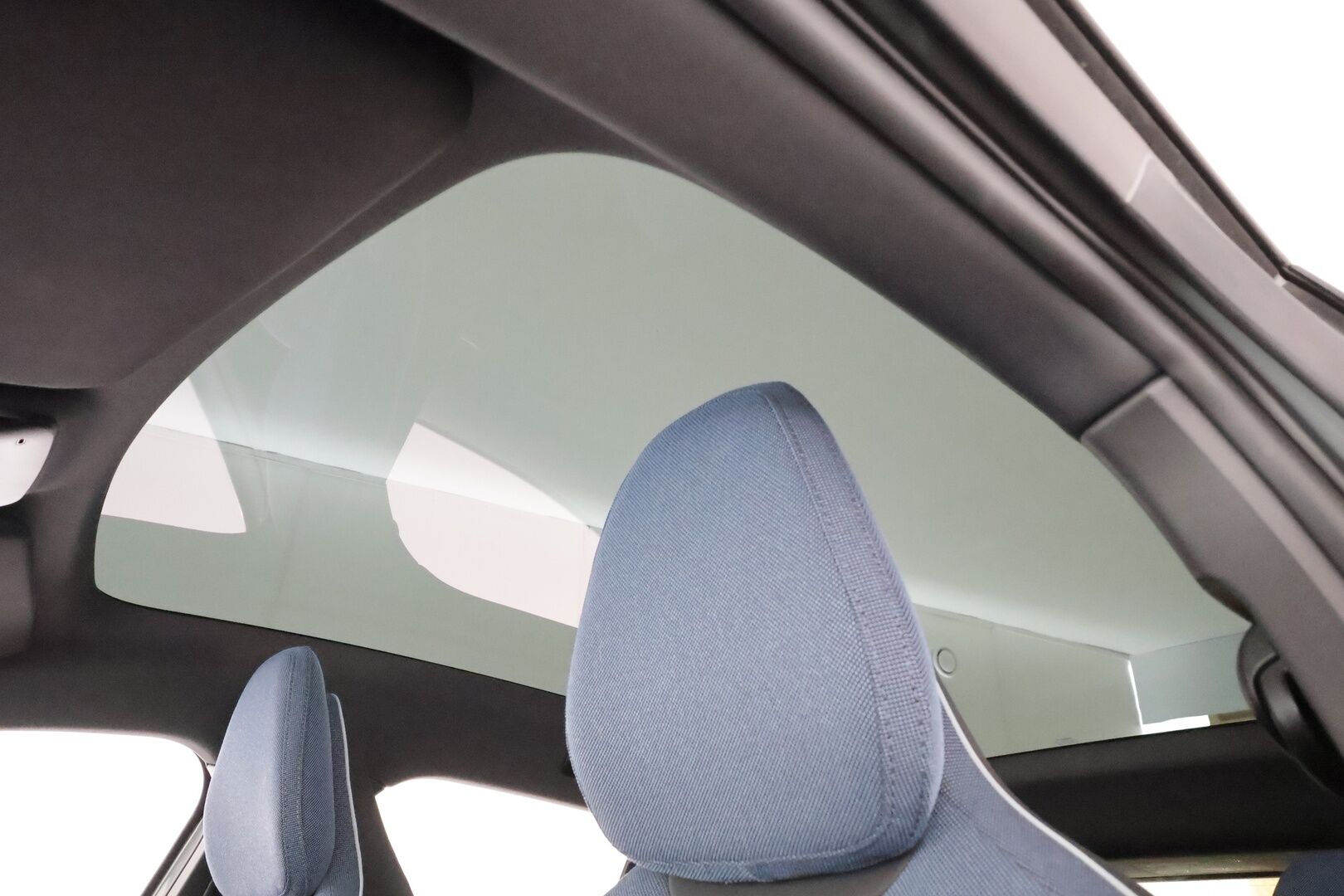 Volvo EX30 2024 Twin Performance Ultra * ILP / Koukku / Lasikatto / Pilot Assist / H&K / 360 / LED / Muistipenkki * - Merkkihuollot / Kahdet renkaat aluvanteilla