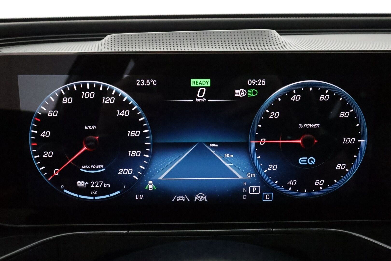 MERCEDES-BENZ EQC 2022 400 4Matic AMG Exclusive **Widescreen / HUD / ILS-LED / Distronic / 360° / Lasikattoluukku / Ilmastoidut Sporttinahat** - 3,99 % KORKOTARJOUS TÄHÄN AUTOON - 2x Latauskaapelit / Kahdet Renkaat / **HYVILLÄ KAMOILLA**