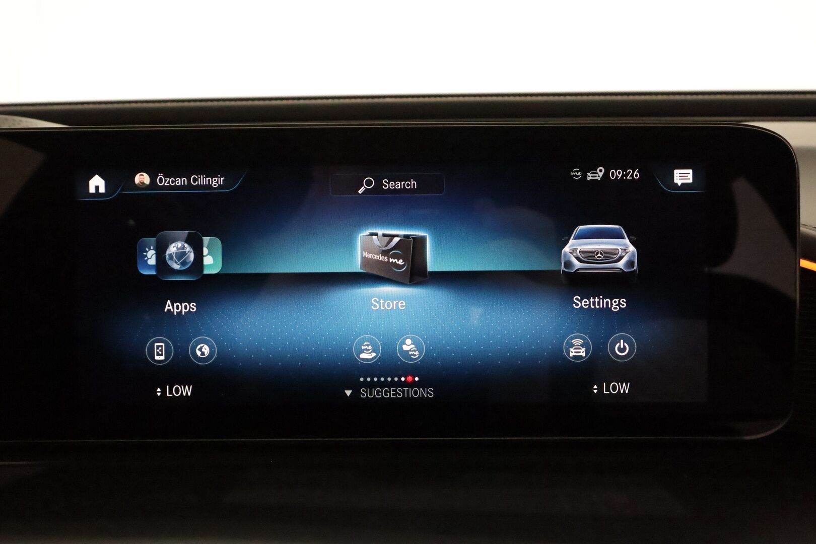 MERCEDES-BENZ EQC 2022 400 4Matic AMG Exclusive **Widescreen / HUD / ILS-LED / Distronic / 360° / Lasikattoluukku / Ilmastoidut Sporttinahat** - 3,99 % KORKOTARJOUS TÄHÄN AUTOON - 2x Latauskaapelit / Kahdet Renkaat / **HYVILLÄ KAMOILLA**