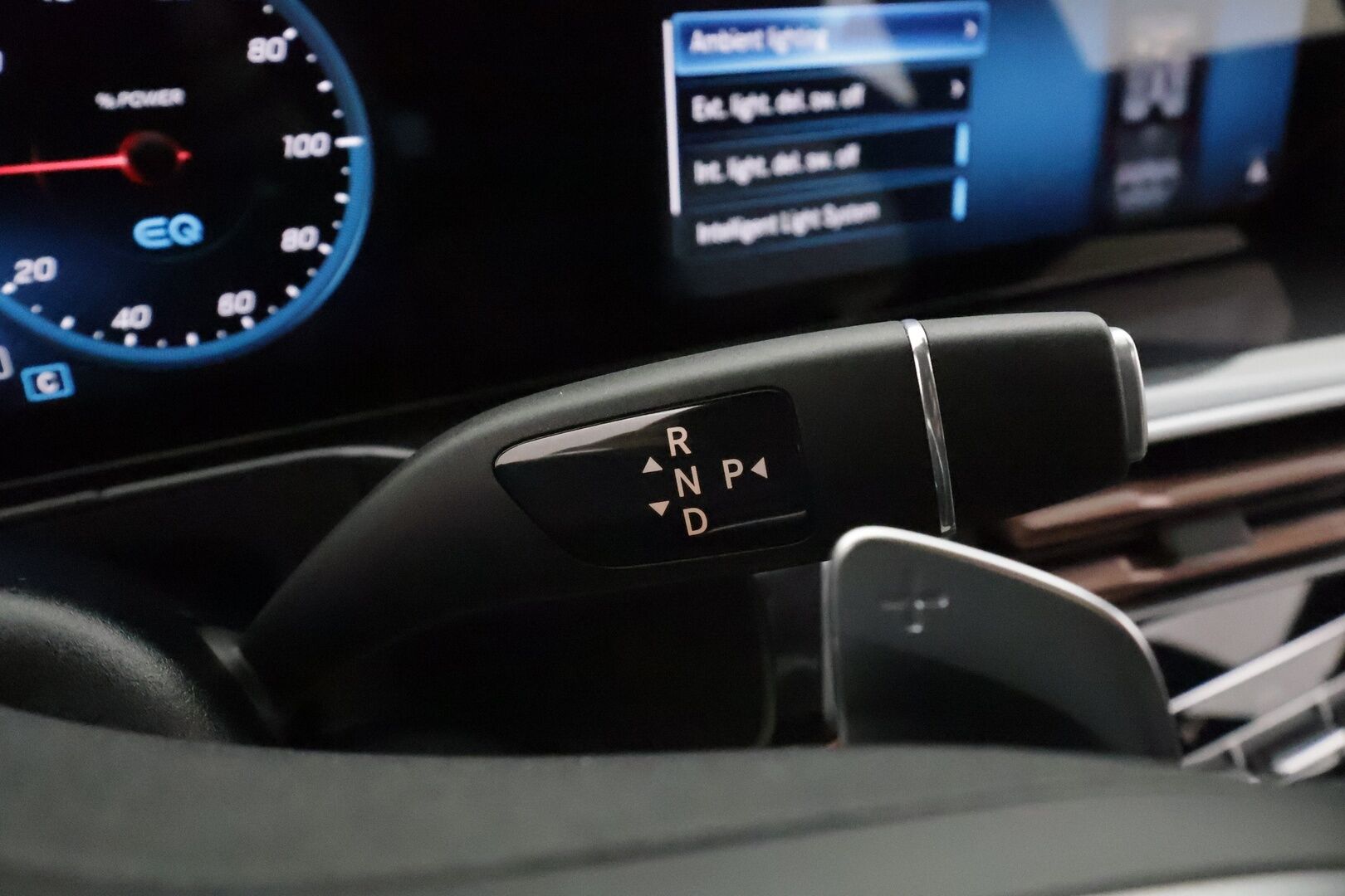 MERCEDES-BENZ EQC 2022 400 4Matic AMG Exclusive **Widescreen / HUD / ILS-LED / Distronic / 360° / Lasikattoluukku / Ilmastoidut Sporttinahat** - 3,99 % KORKOTARJOUS TÄHÄN AUTOON - 2x Latauskaapelit / Kahdet Renkaat / **HYVILLÄ KAMOILLA**
