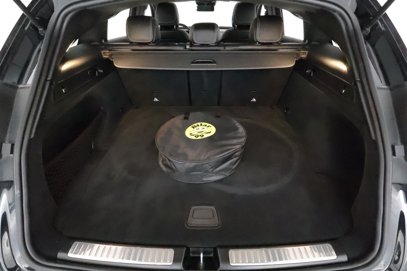 MERCEDES-BENZ EQC 2022 400 4Matic AMG Exclusive **Widescreen / HUD / ILS-LED / Distronic / 360° / Lasikattoluukku / Ilmastoidut Sporttinahat** - 3,99 % KORKOTARJOUS TÄHÄN AUTOON - 2x Latauskaapelit / Kahdet Renkaat / **HYVILLÄ KAMOILLA**