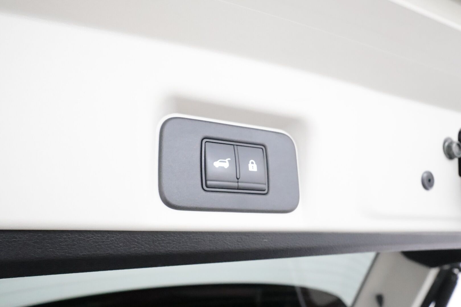 NISSAN ARIYA 2023 Advance 2WD 22kw charger **Adapt.Vakkari / LED-valot / 360° / Kaistavahti / Navi / Apple&android / Digimittaristo** - 3,99 % KORKOTARJOUS TÄHÄN AUTOON - 2x Latauskaapelit