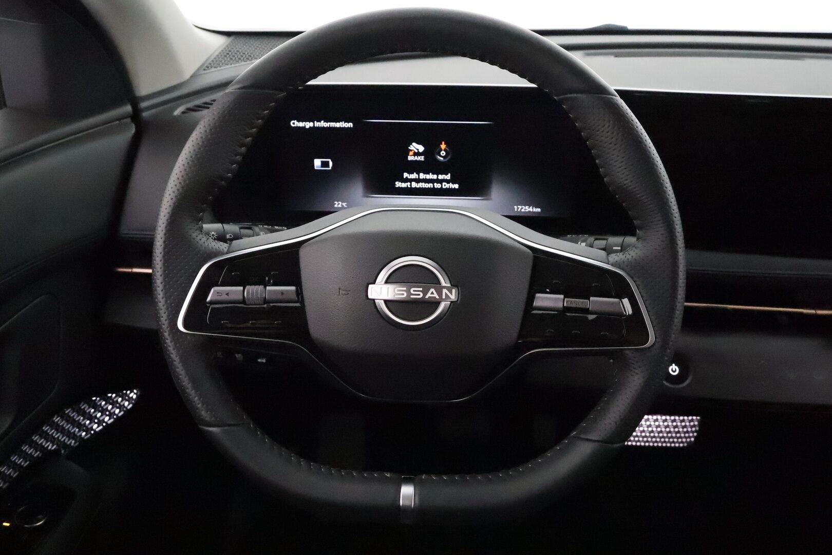 NISSAN ARIYA 2023 Advance 2WD 22kw charger **Adapt.Vakkari / LED-valot / 360° / Kaistavahti / Navi / Apple&android / Digimittaristo** - 3,99 % KORKOTARJOUS TÄHÄN AUTOON - 2x Latauskaapelit
