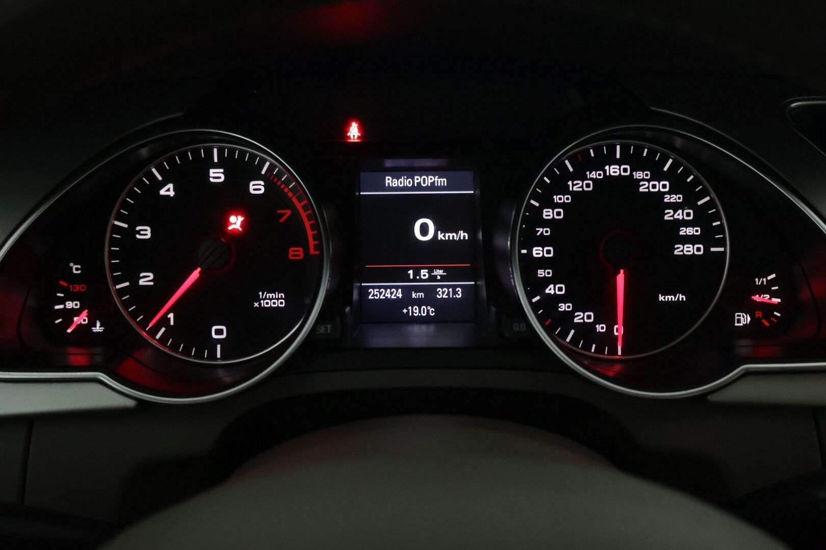 Audi A5 2010 Coupé 2,0 TFSI  132 kW Start-Stop Myydään huutokaupat.com - Suomi-auto | Huoltokirja | Webasto kaukosäädöllä | Digimittaristo | Xenon-ajovalot | Vaalea nahkasisusta | Vakionopeudensäädin | Tutkat | Myydään huutokaupat.com 