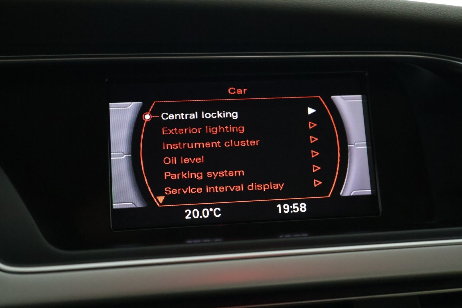 Audi A5 2010 Coupé 2,0 TFSI  132 kW Start-Stop Myydään huutokaupat.com - Suomi-auto | Huoltokirja | Webasto kaukosäädöllä | Digimittaristo | Xenon-ajovalot | Vaalea nahkasisusta | Vakionopeudensäädin | Tutkat | Myydään huutokaupat.com 