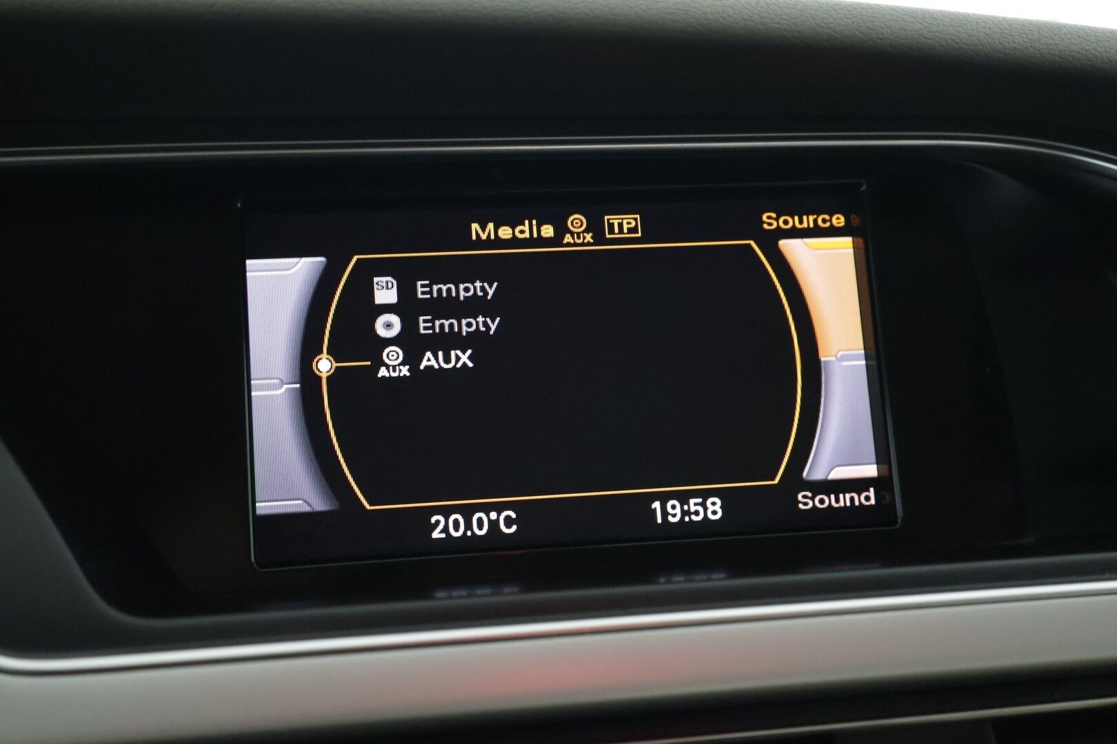 Audi A5 2010 Coupé 2,0 TFSI  132 kW Start-Stop Myydään huutokaupat.com - Suomi-auto | Huoltokirja | Webasto kaukosäädöllä | Digimittaristo | Xenon-ajovalot | Vaalea nahkasisusta | Vakionopeudensäädin | Tutkat | Myydään huutokaupat.com 