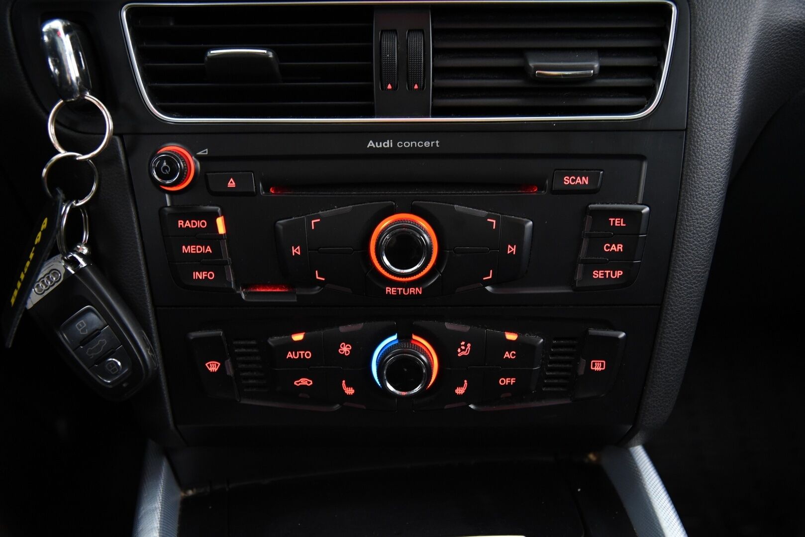 Audi Q5 2011 2,0 TDI quattro S tronic Business / Myydään huutokaupat.com:ssa! - Myydään vain Huutokaupat.com:ssa!