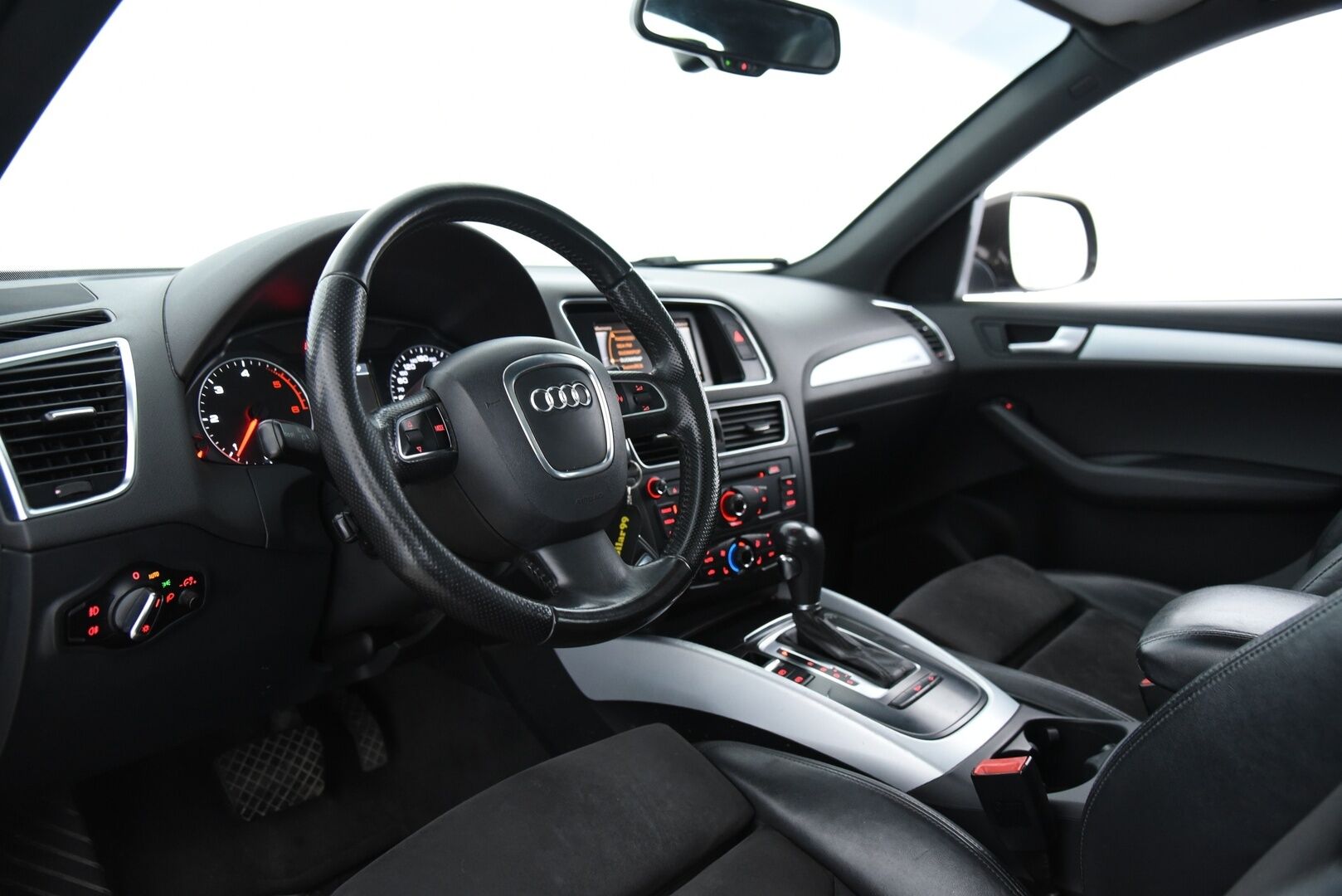 Audi Q5 2011 2,0 TDI quattro S tronic Business / Myydään huutokaupat.com:ssa! - Myydään vain Huutokaupat.com:ssa!