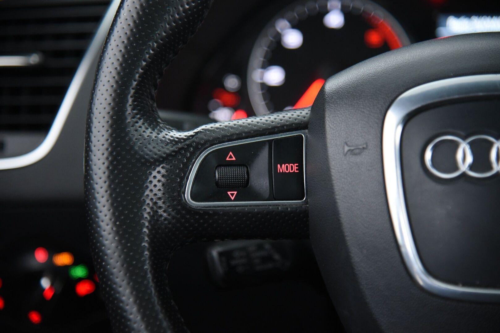 Audi Q5 2011 2,0 TDI quattro S tronic Business / Myydään huutokaupat.com:ssa! - Myydään vain Huutokaupat.com:ssa!
