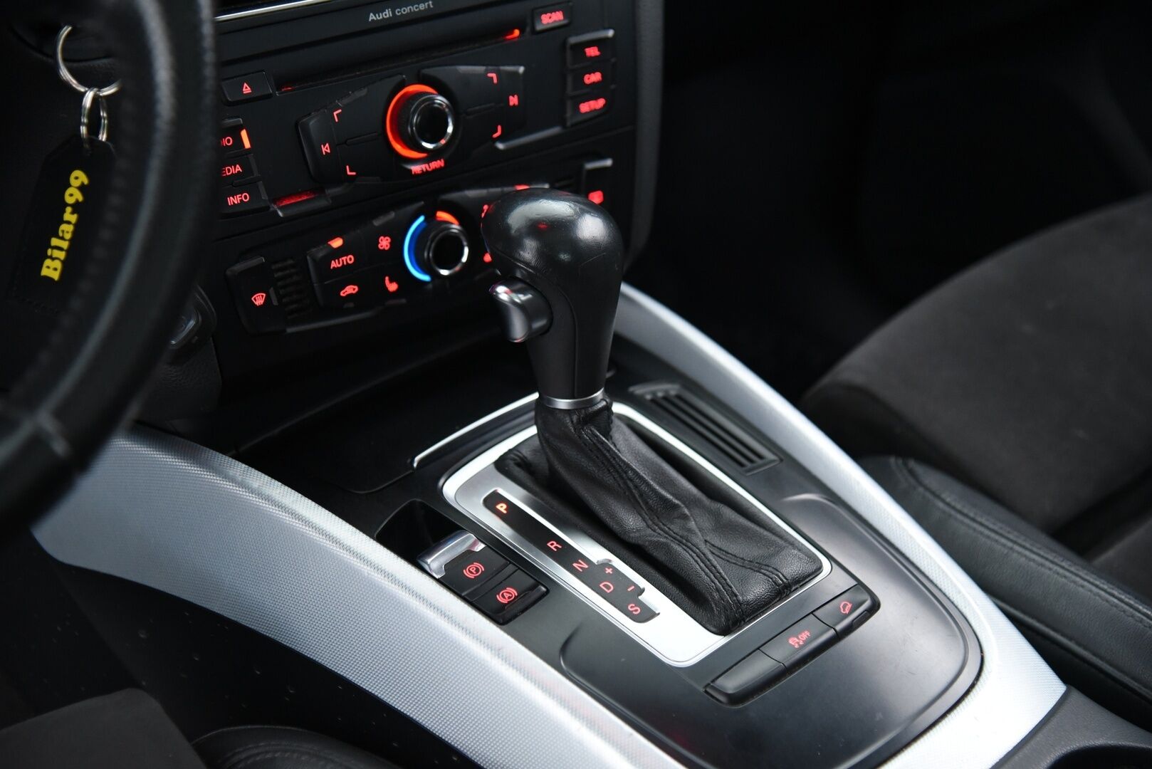 Audi Q5 2011 2,0 TDI quattro S tronic Business / Myydään huutokaupat.com:ssa! - Myydään vain Huutokaupat.com:ssa!