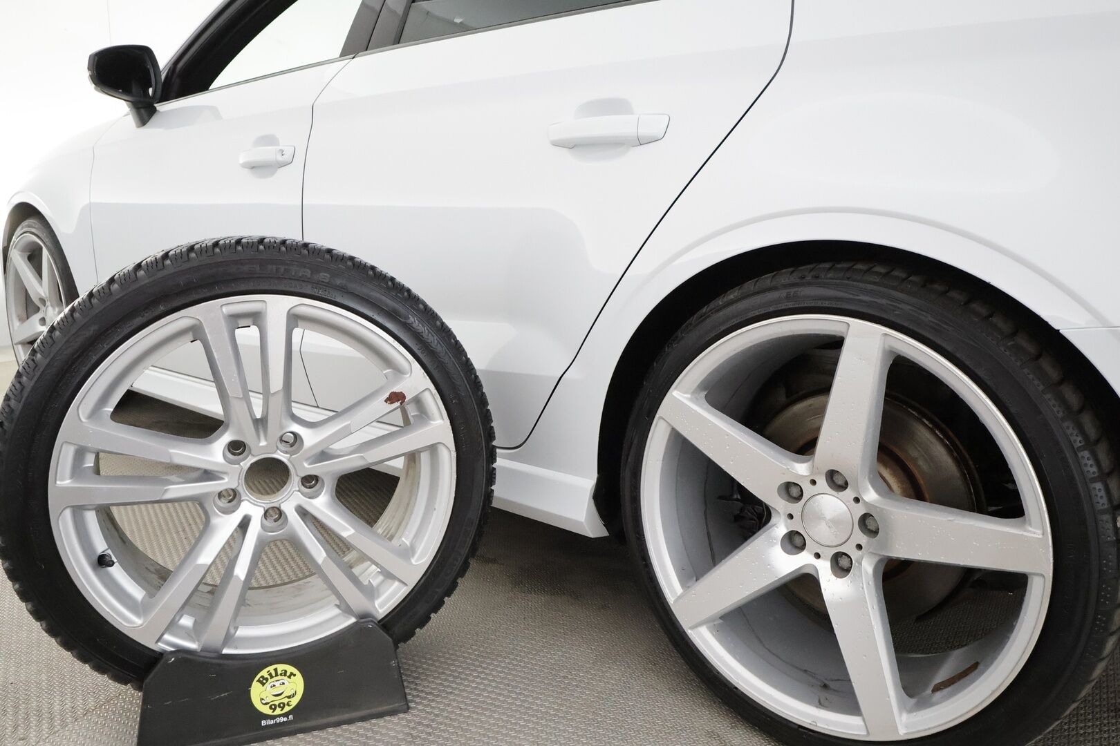 Audi S3 2015 Sedan 2,0 TFSI 221 kW quattro S tronic *Bang&Olufsen / Vakkari / Keyless / Navi / Sporttipenkit / Lohkolämmitin* - Hunajakennomaski / Flatbottom ratti / Suomi-auto / Merkkihuollettu / Kahdet renkaat aluvanteilla