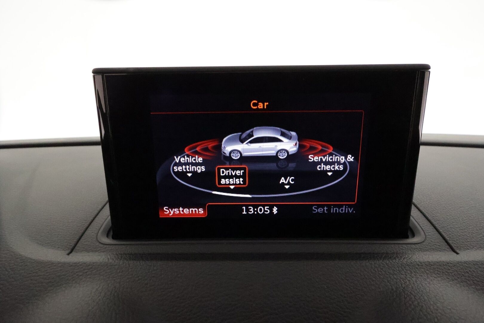 Audi S3 2015 Sedan 2,0 TFSI 221 kW quattro S tronic *Bang&Olufsen / Vakkari / Keyless / Navi / Sporttipenkit / Lohkolämmitin* - Hunajakennomaski / Flatbottom ratti / Suomi-auto / Merkkihuollettu / Kahdet renkaat aluvanteilla