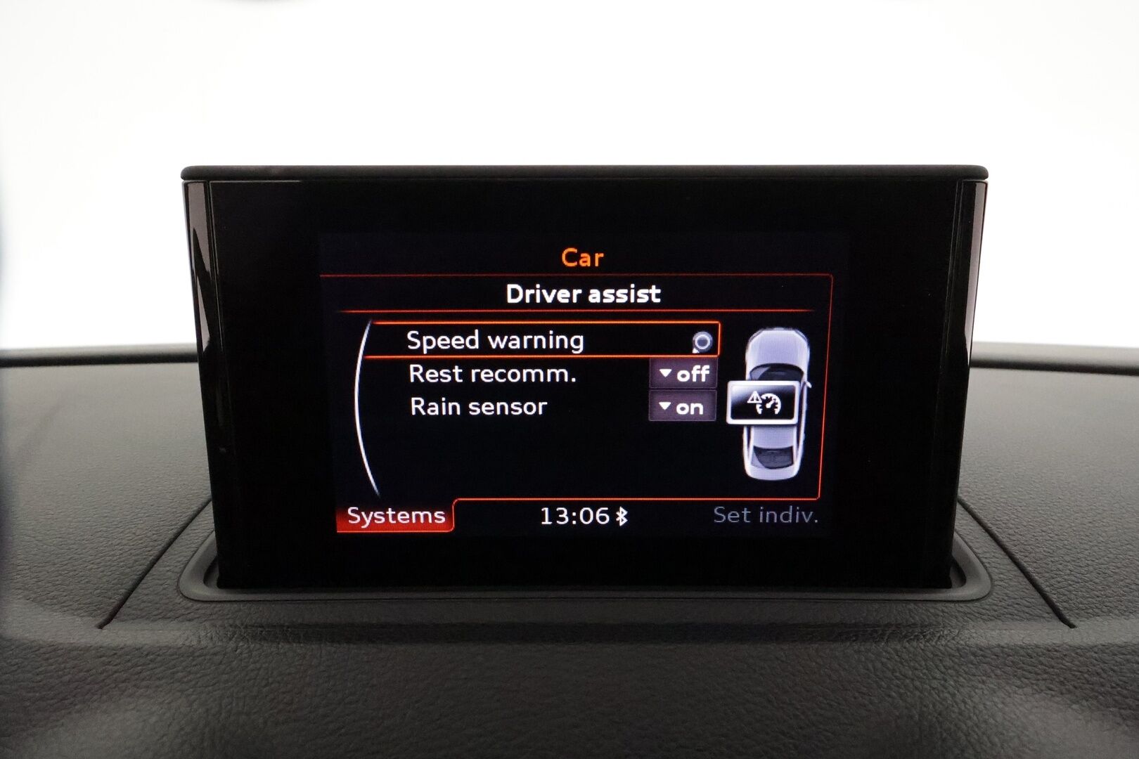 Audi S3 2015 Sedan 2,0 TFSI 221 kW quattro S tronic *Bang&Olufsen / Vakkari / Keyless / Navi / Sporttipenkit / Lohkolämmitin* - Hunajakennomaski / Flatbottom ratti / Suomi-auto / Merkkihuollettu / Kahdet renkaat aluvanteilla