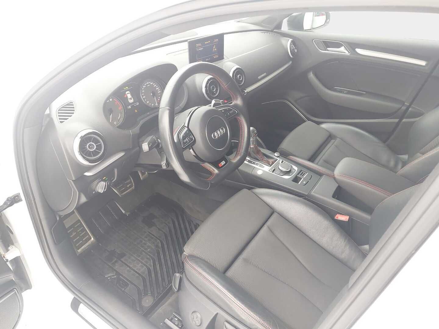 Audi S3 2015 Sedan 2,0 TFSI 221 kW quattro S tronic *Bang&Olufsen / Vakkari / Keyless / Navi / Sporttipenkit / Lohkolämmitin* - *Hunajakennomaski / Flatbottom ratti / Suomi-auto / Merkkihuollettu / Kahdet renkaat aluvanteilla*