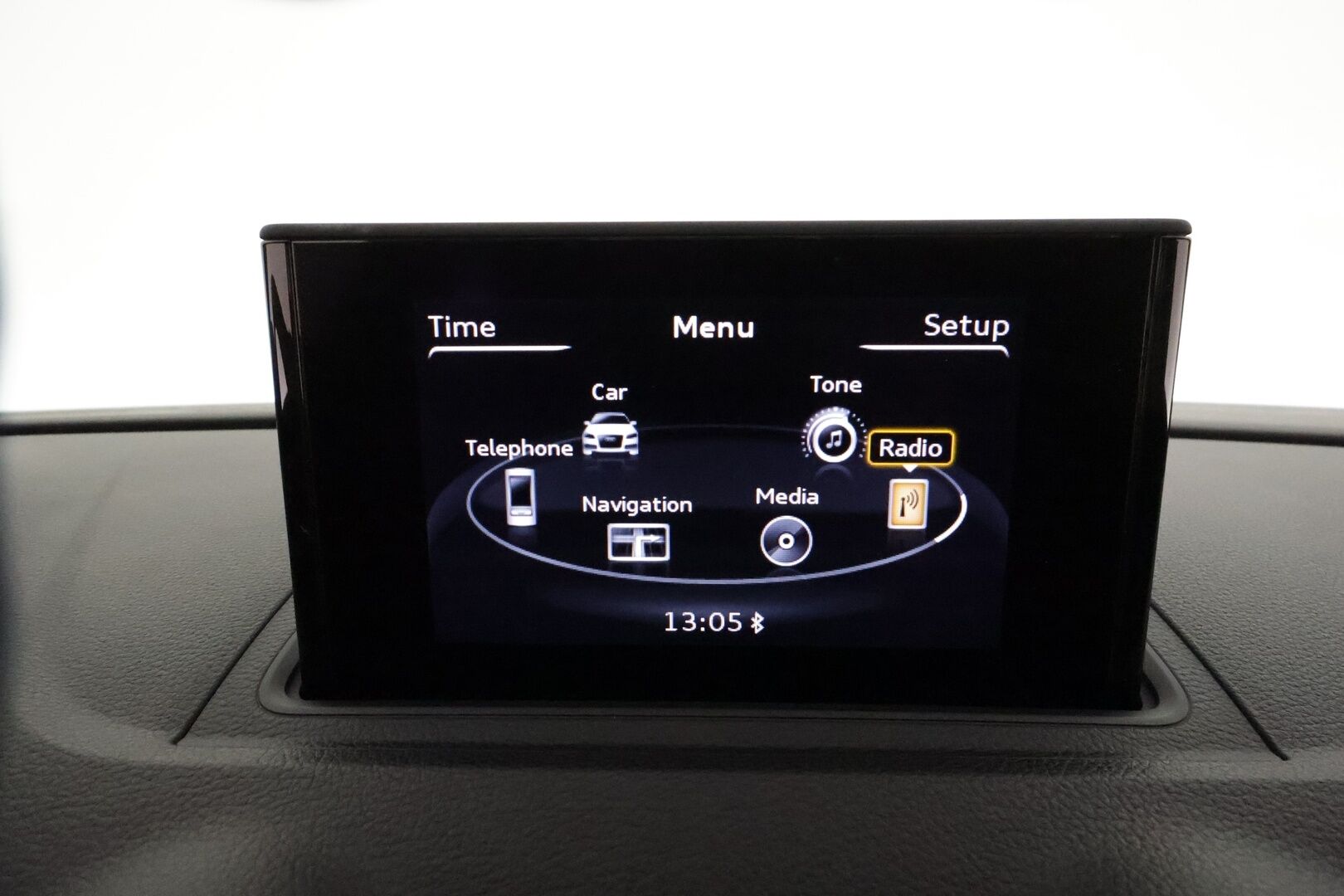 Audi S3 2015 Sedan 2,0 TFSI 221 kW quattro S tronic *Bang&Olufsen / Vakkari / Keyless / Navi / Sporttipenkit / Lohkolämmitin* - Hunajakennomaski / Flatbottom ratti / Suomi-auto / Merkkihuollettu / Kahdet renkaat aluvanteilla - Osta nyt, maksa vasta ensi vuonna