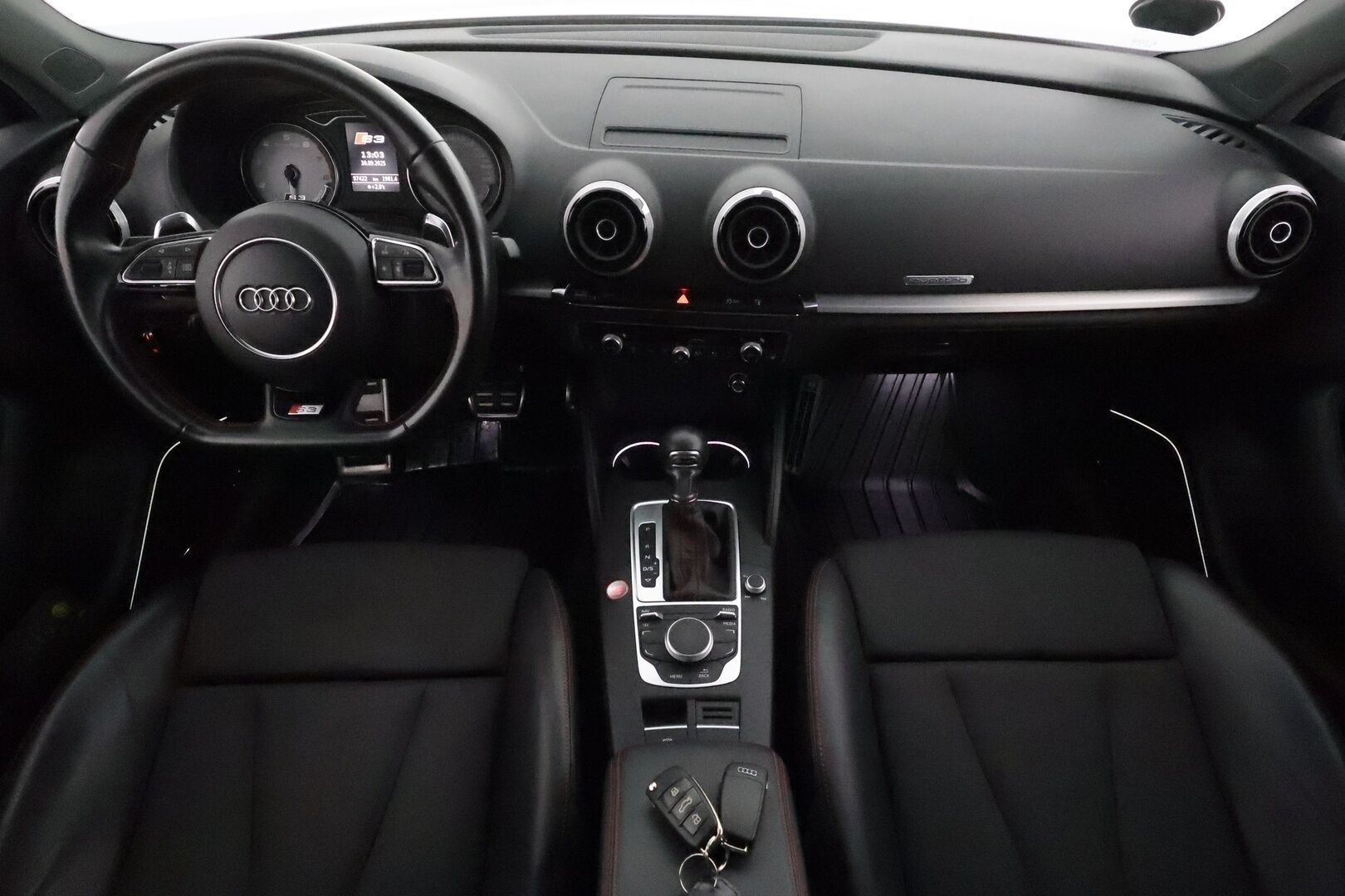 Audi S3 2015 Sedan 2,0 TFSI 221 kW quattro S tronic *Bang&Olufsen / Vakkari / Keyless / Navi / Sporttipenkit / Lohkolämmitin* - *Hunajakennomaski / Flatbottom ratti / Suomi-auto / Merkkihuollettu / Kahdet renkaat aluvanteilla*