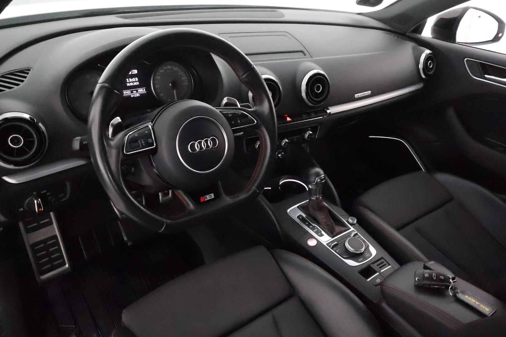 Audi S3 2015 Sedan 2,0 TFSI 221 kW quattro S tronic *Bang&Olufsen / Vakkari / Keyless / Navi / Sporttipenkit / Lohkolämmitin* - Hunajakennomaski / Flatbottom ratti / Suomi-auto / Merkkihuollettu / Kahdet renkaat aluvanteilla