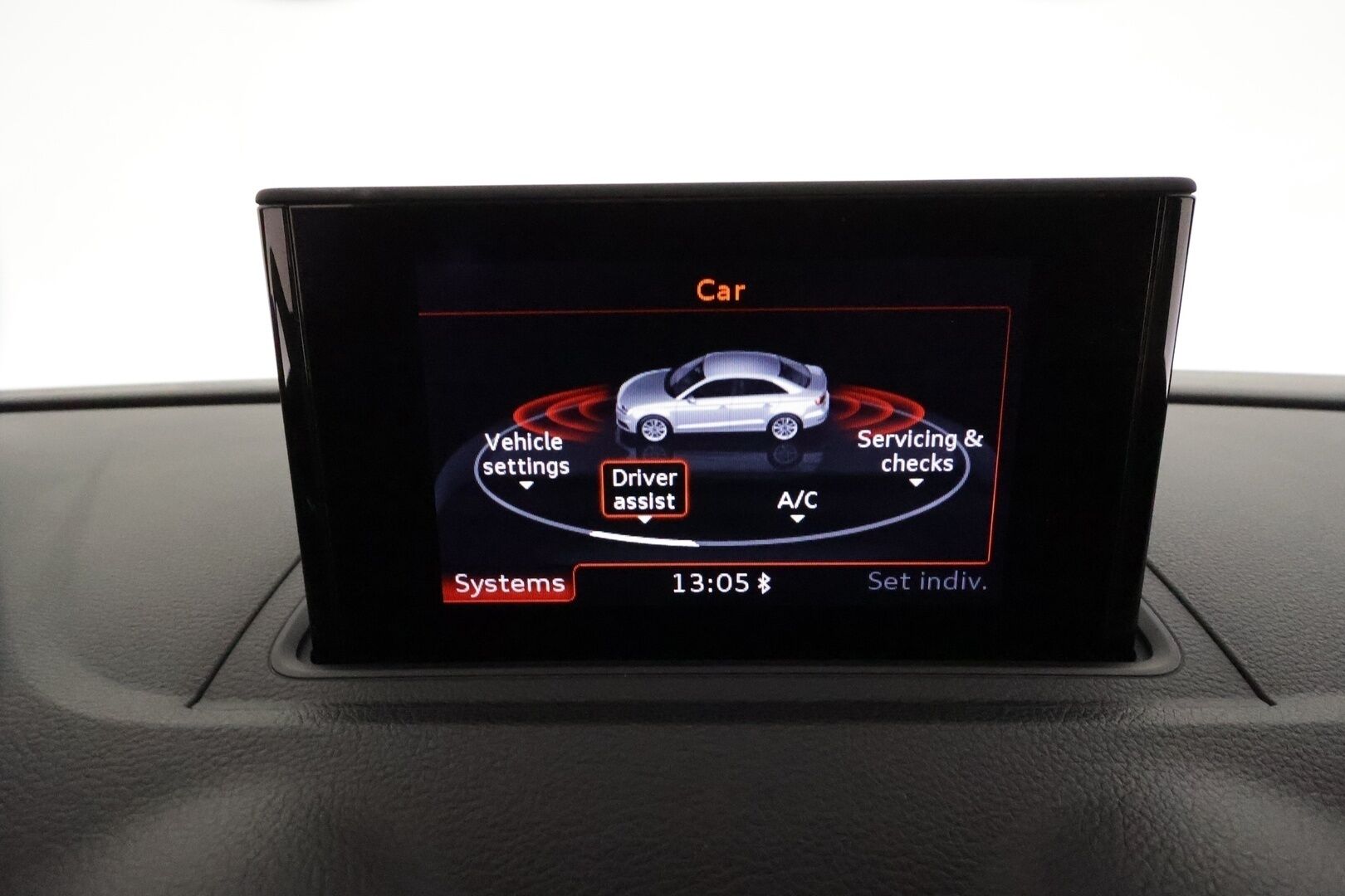 Audi S3 2015 Sedan 2,0 TFSI 221 kW quattro S tronic *Bang&Olufsen / Vakkari / Keyless / Navi / Sporttipenkit / Lohkolämmitin* - *Hunajakennomaski / Flatbottom ratti / Suomi-auto / Merkkihuollettu / Kahdet renkaat aluvanteilla*