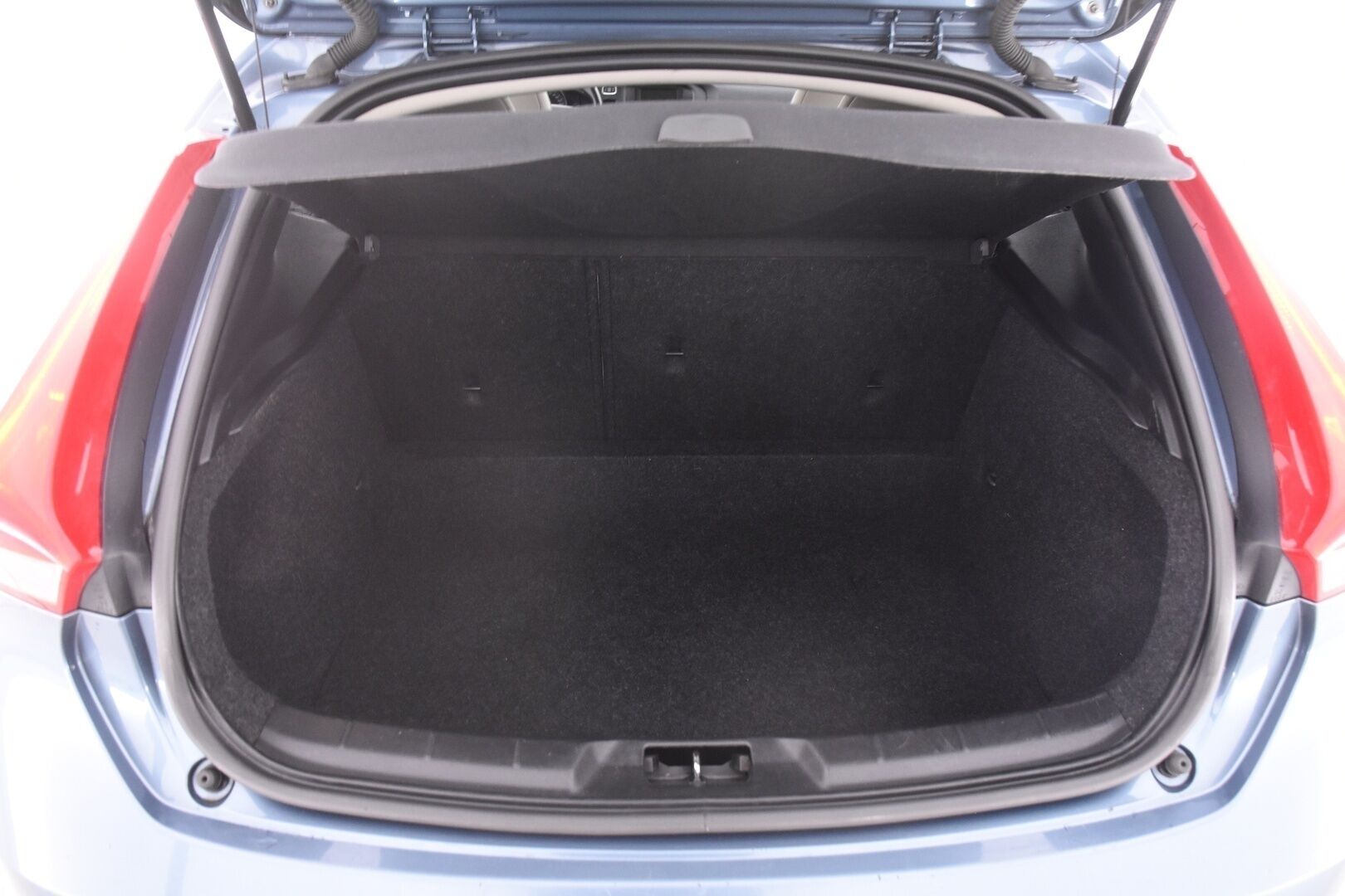 Volvo V40 2014 D2 Business aut *Nahkasisusta/  Tutka/  BT/  Aktiiviset Xenon ajovalot* - 2x vanteet uudet kesärenkaat ja hyvät nastat /  Jakopää tehty 03/2023   / Vakkari / Suomiauto