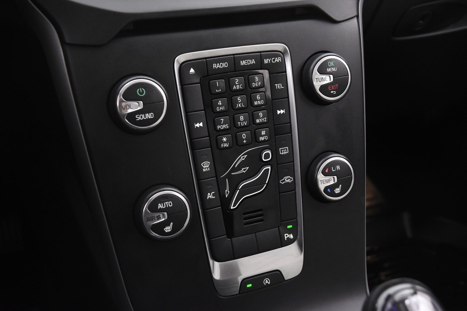 Volvo V40 2014 D2 Business aut *Nahkasisusta/  Tutka/  BT/  Aktiiviset Xenon ajovalot* - 2x vanteet uudet kesärenkaat ja hyvät nastat /  Jakopää tehty 03/2023   / Vakkari / Suomiauto