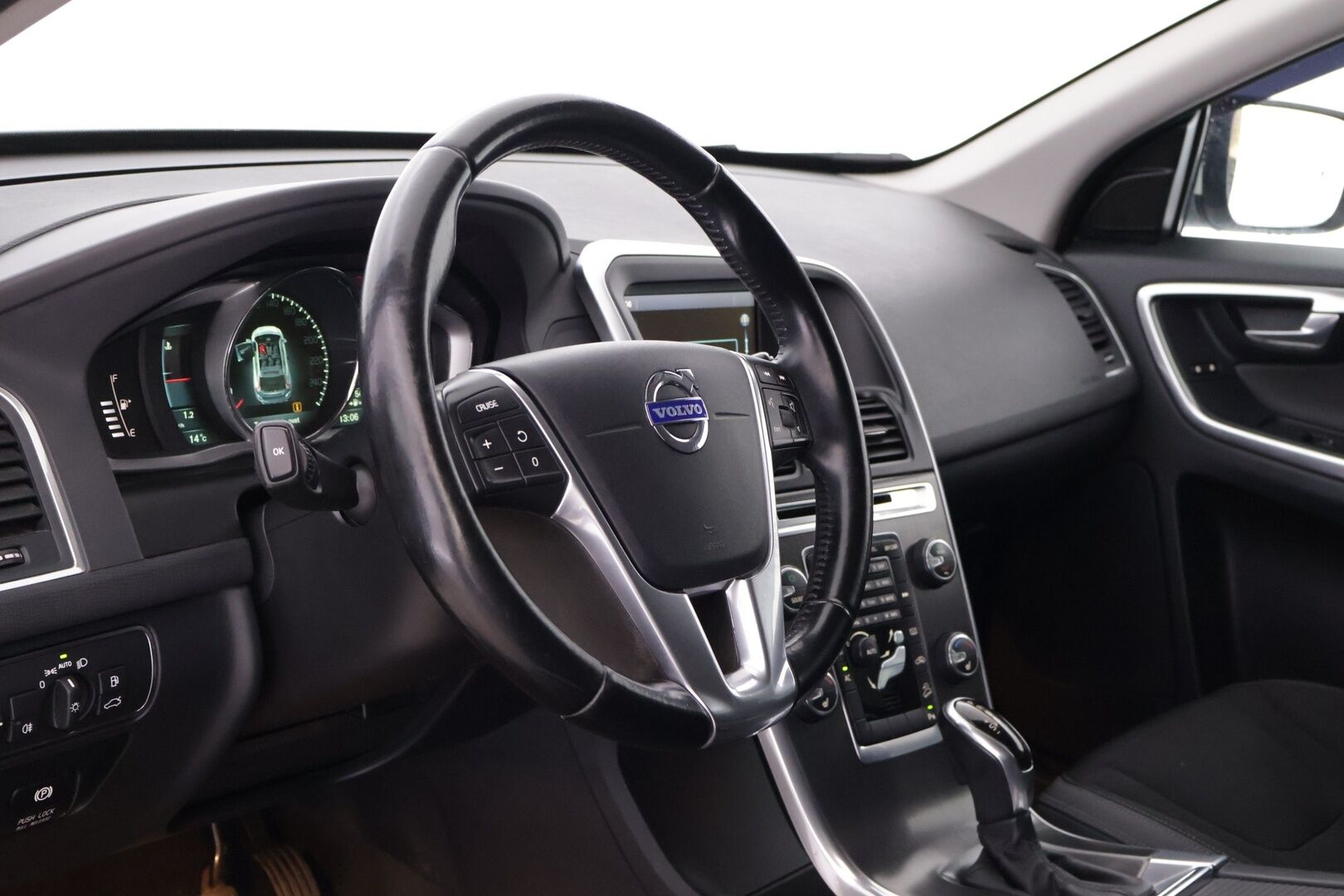 Volvo XC60 2014 D4 AWD Momentum aut *Suomi-auto / Facelift / Webasto / Koukku / Digimittari / Navi / P. tutka* - Erinomaisesti huollettu / Nokian Nastarenkaat / Hyvin Varusteltu Suomiauto!