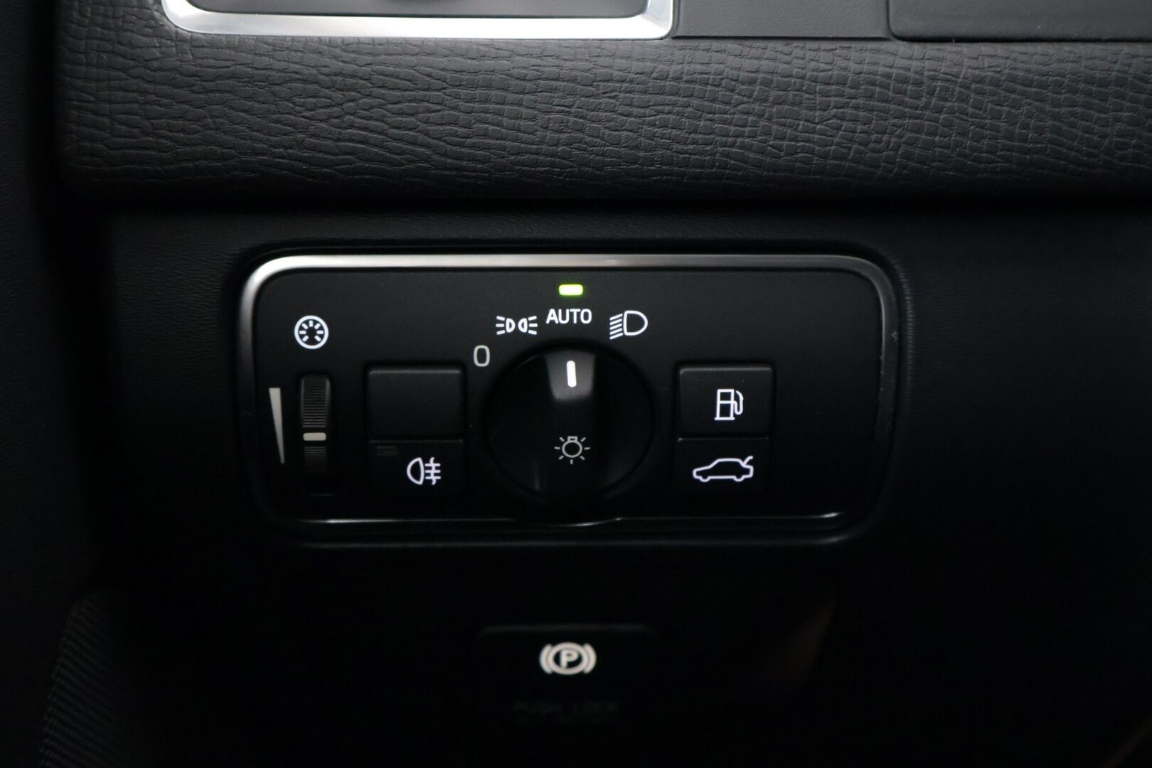 Volvo XC60 2014 D4 AWD Momentum aut *Suomi-auto / Facelift / Webasto / Koukku / Digimittari / Navi / P. tutka* - Erinomaisesti huollettu / Nokian Nastarenkaat / Hyvin Varusteltu Suomiauto!