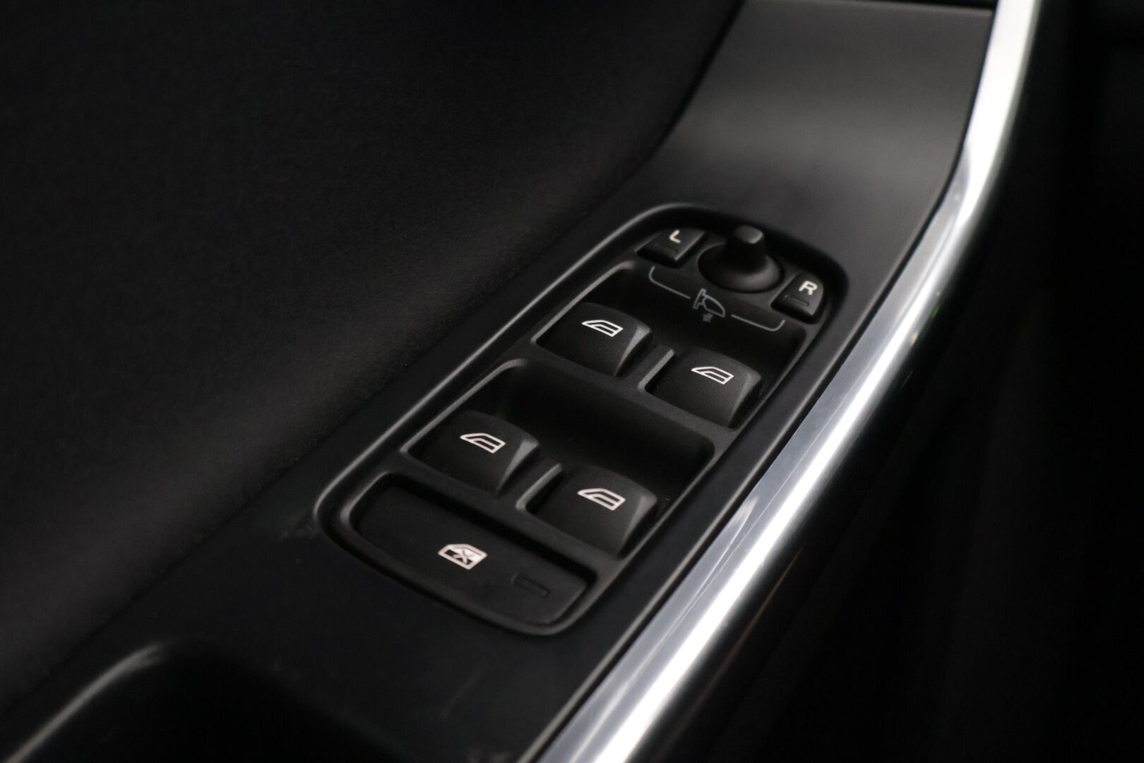 Volvo XC60 2014 D4 AWD Momentum aut *Suomi-auto / Facelift / Webasto / Koukku / Digimittari / Navi / P. tutka* - Erinomaisesti huollettu / Nokian Nastarenkaat / Hyvin Varusteltu Suomiauto!