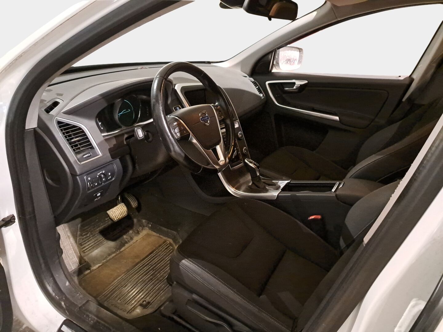 Volvo XC60 2014 D4 AWD Momentum aut *Suomi-auto / Facelift / Webasto / Koukku / Digimittari / Navi / P. tutka* - Erinomaisesti huollettu / Nokian Nastarenkaat / Hyvin Varusteltu Suomiauto! - HULLUT AVAJAISHULINAT KORKOTARJOUS 3,29 %