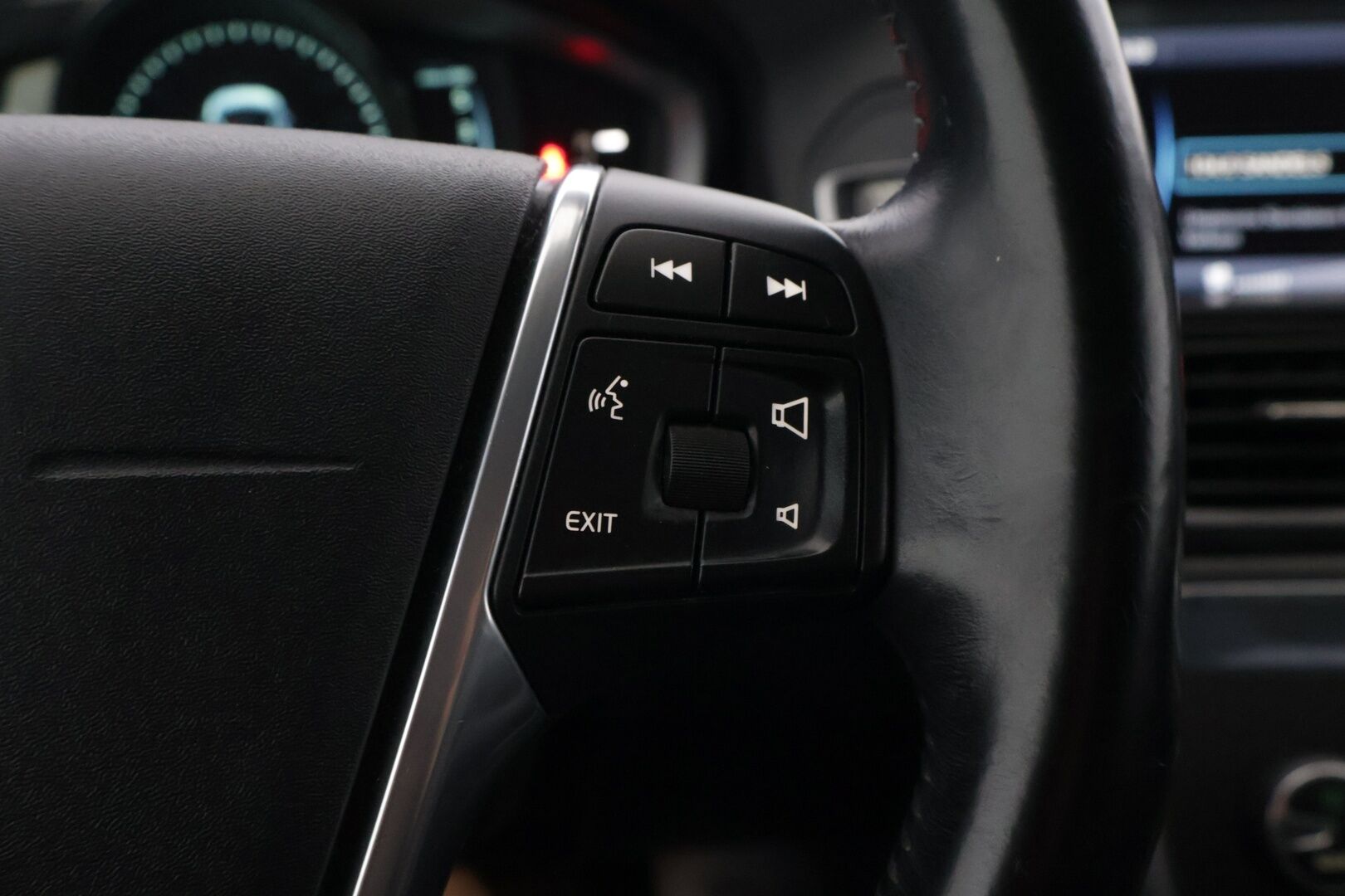 Volvo XC60 2014 D4 AWD Momentum aut *Suomi-auto / Facelift / Webasto / Koukku / Digimittari / Navi / P. tutka* - Erinomaisesti huollettu / Nokian Nastarenkaat / Hyvin Varusteltu Suomiauto! - HULLUT AVAJAISHULINAT KORKOTARJOUS 3,29 %