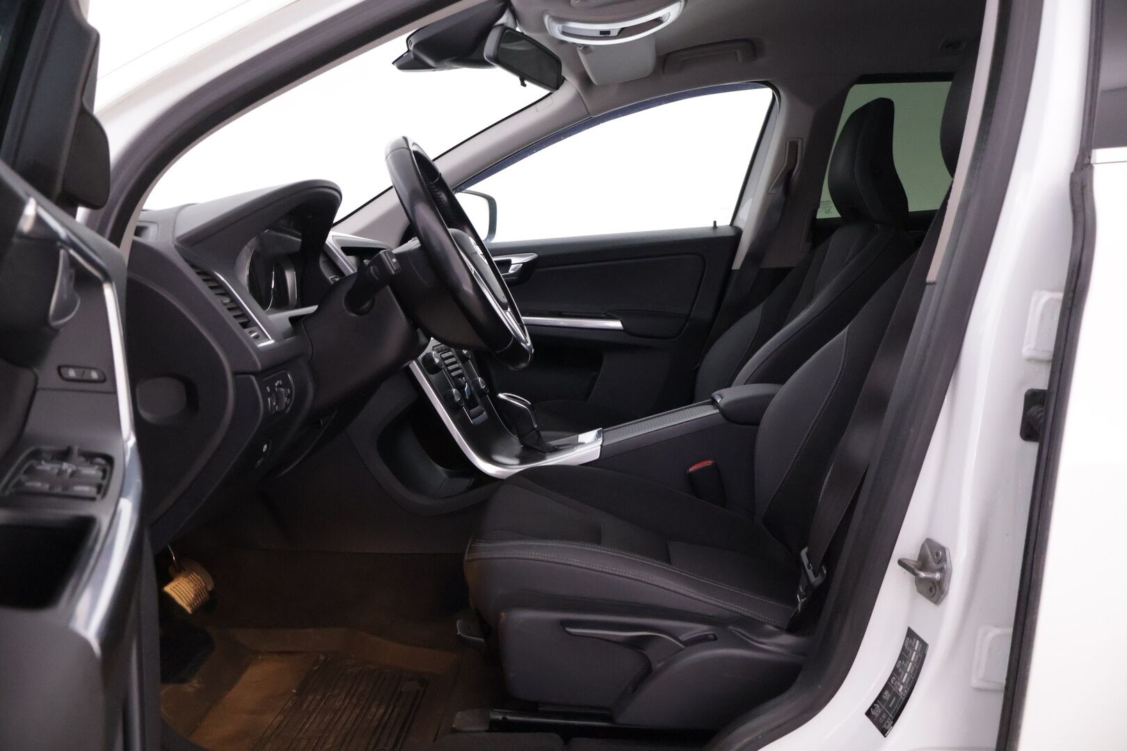 Volvo XC60 2014 D4 AWD Momentum aut - | Suomi-auto | Facelift | Webasto | Koukku | Digimittari | Navi | P. tutka | Erinomaisesti huollettu | Nokian Nastarenkaat |