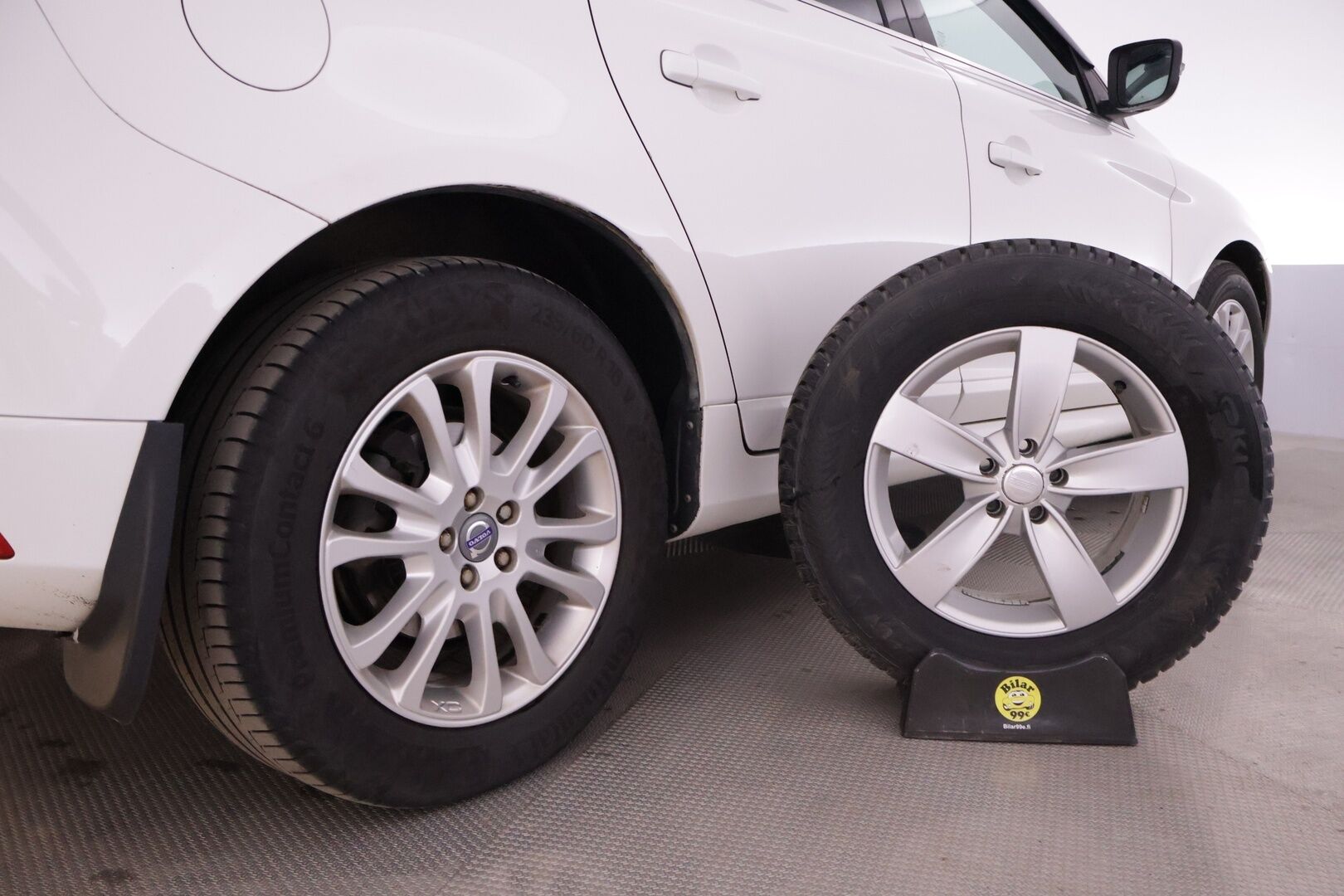 Volvo XC60 2014 D4 AWD Momentum aut *Suomi-auto / Facelift / Webasto / Koukku / Digimittari / Navi / P. tutka* - Erinomaisesti huollettu / Nokian Nastarenkaat / Hyvin Varusteltu Suomiauto! - HULLUT AVAJAISHULINAT KORKOTARJOUS 3,29 %