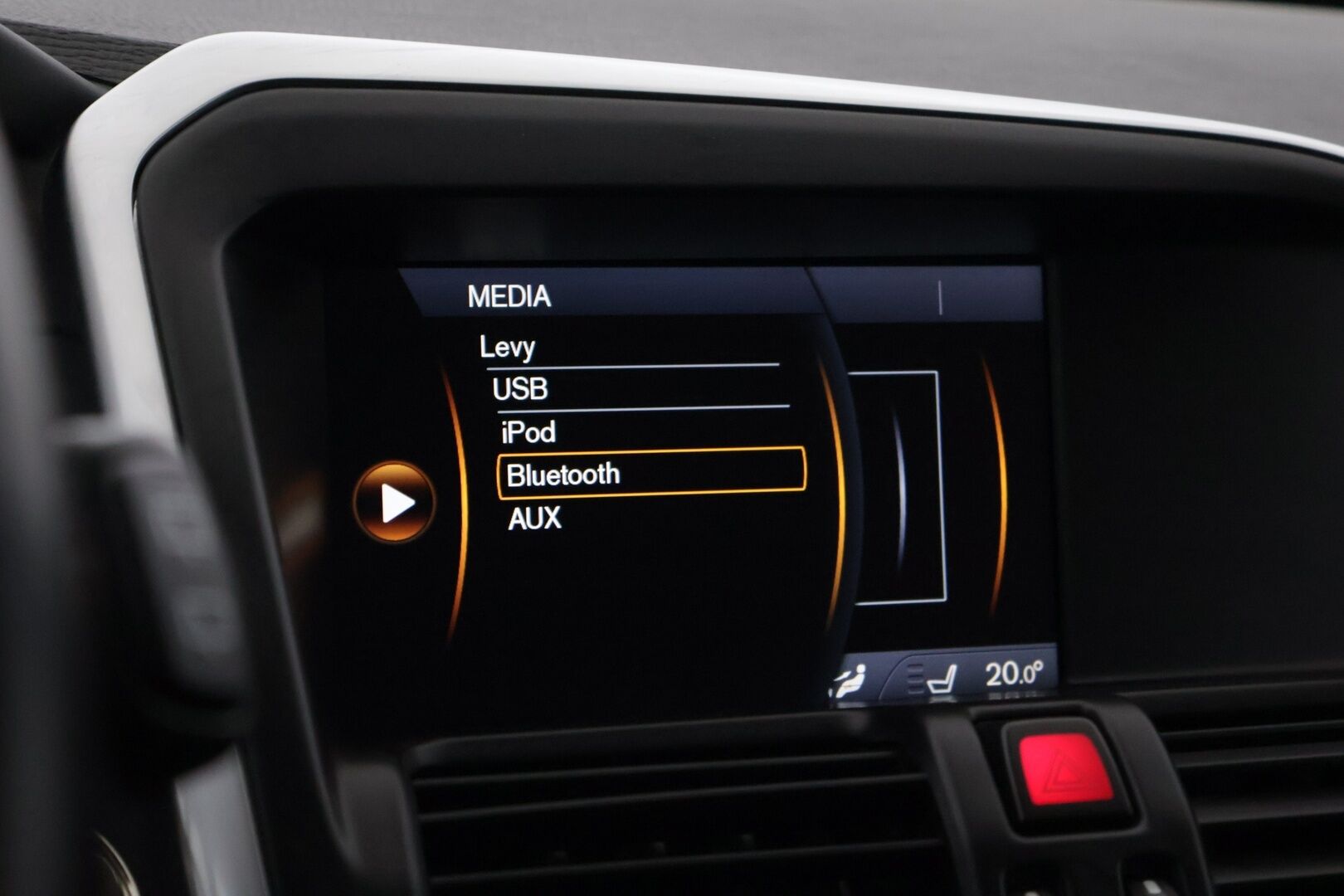 Volvo XC60 2014 D4 AWD Momentum aut *Suomi-auto / Facelift / Webasto / Koukku / Digimittari / Navi / P. tutka* - Erinomaisesti huollettu / Nokian Nastarenkaat / Hyvin Varusteltu Suomiauto! - HULLUT AVAJAISHULINAT KORKOTARJOUS 3,29 %