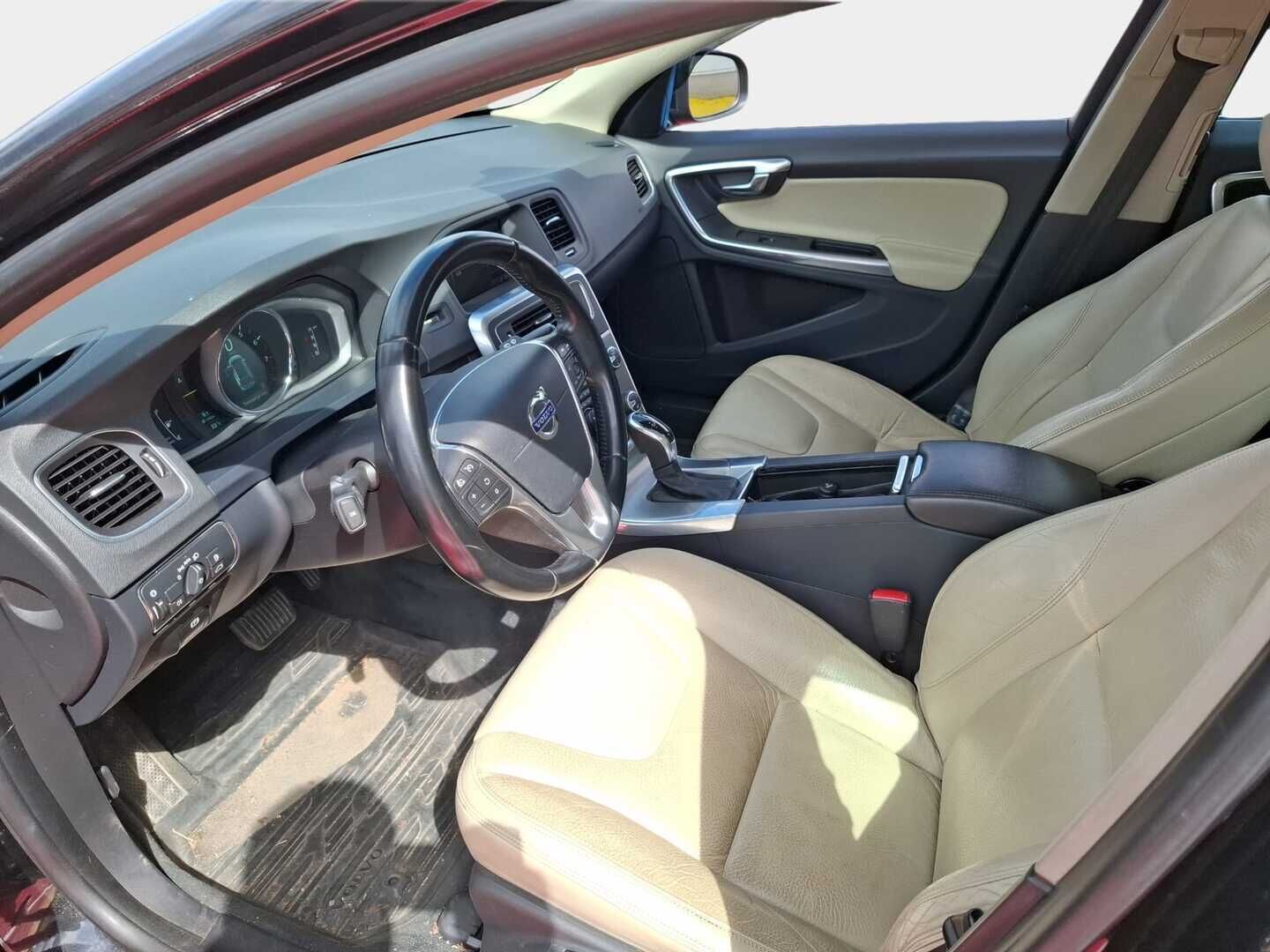 Volvo V60 2013 T3 Summum aut - Suomiauto | Nahkasisusta | Vetokoukku | Digimittari | Lohko&Sisäpistoke | High Perf Audio | Xenon | Huippusiisti!