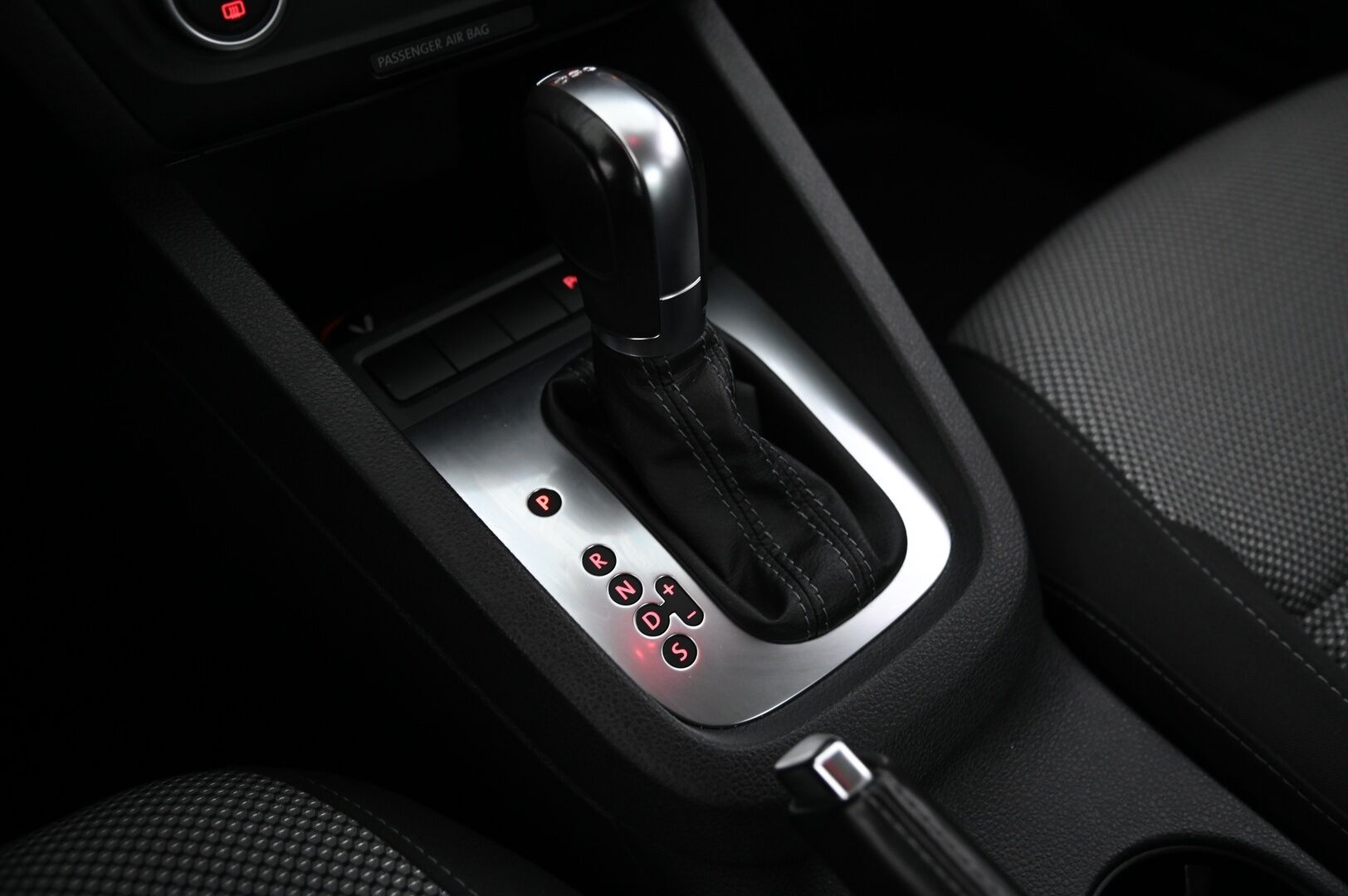 Volkswagen Jetta 2014 Hybrid 1,4 TSI 110 kW (150 hv) DSG-automaatti *Lohko / Navi / 2x Alut / Suomi-auto* - *Kahdet renkaat ja vanteet*