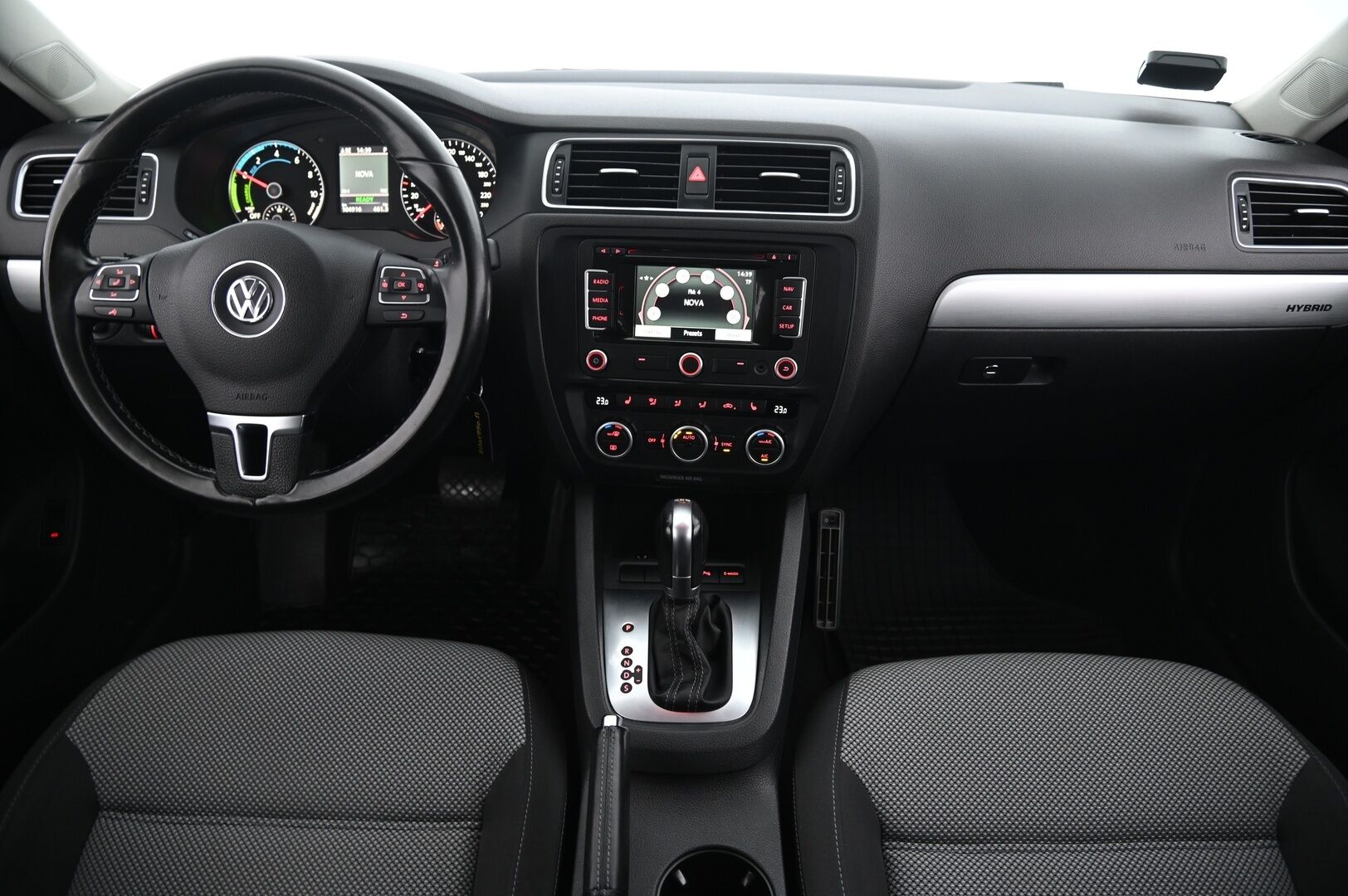 Volkswagen Jetta 2014 Hybrid 1,4 TSI 110 kW (150 hv) DSG-automaatti *Lohko / Navi / 2x Alut / Suomi-auto* - *Kahdet renkaat ja vanteet*