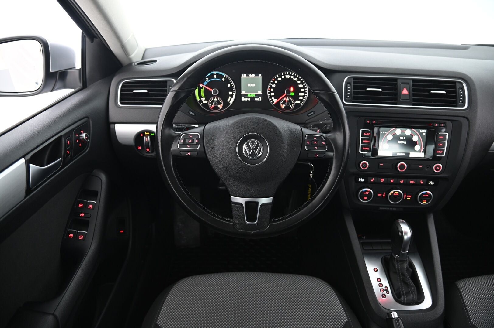 Volkswagen Jetta 2014 Hybrid 1,4 TSI 110 kW (150 hv) DSG-automaatti *Lohko / Navi / 2x Alut / Suomi-auto* - *Kahdet renkaat ja vanteet*