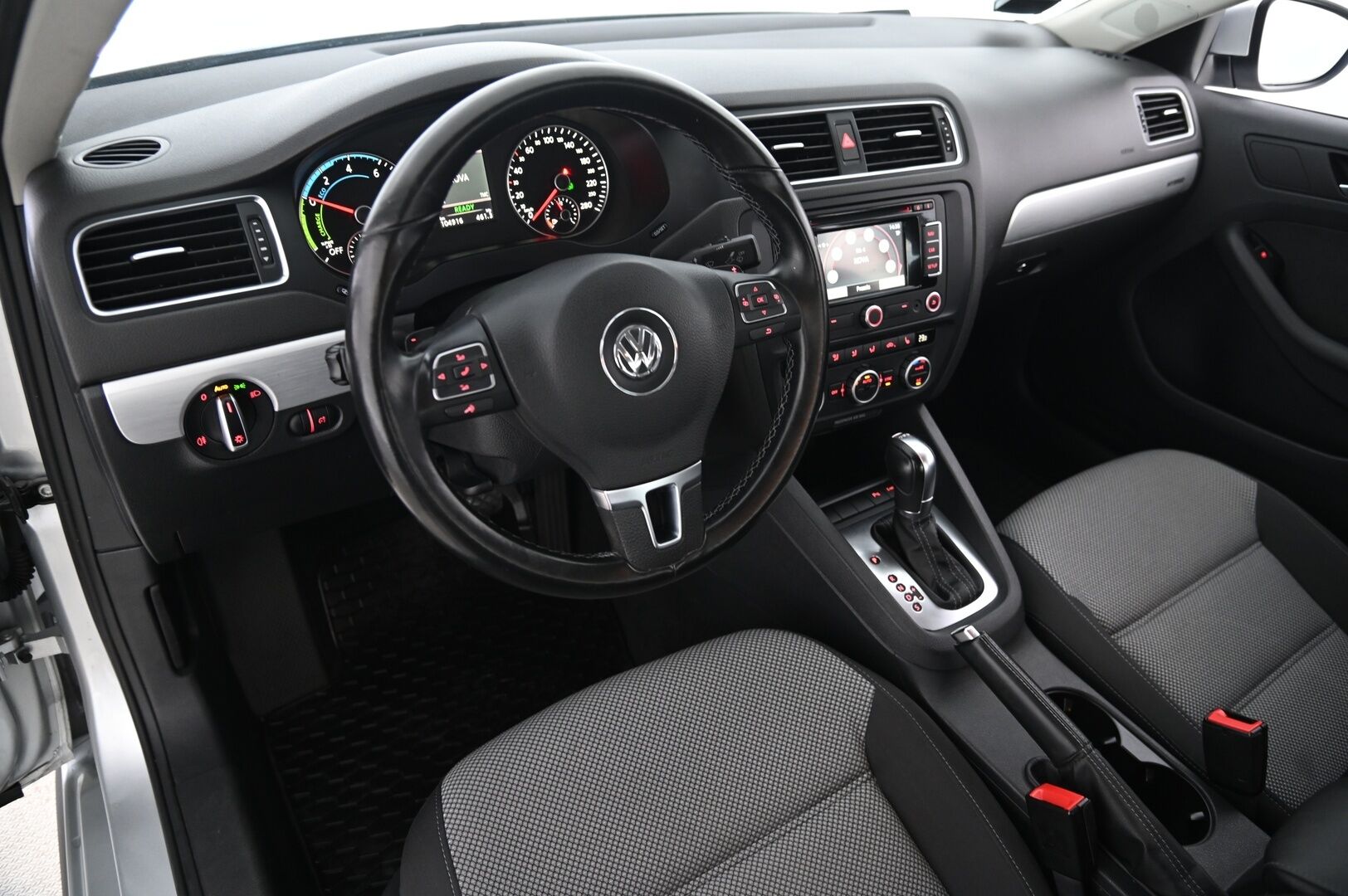 Volkswagen Jetta 2014 Hybrid 1,4 TSI 110 kW (150 hv) DSG-automaatti *Lohko / Navi / 2x Alut / Suomi-auto* - *Kahdet renkaat ja vanteet*