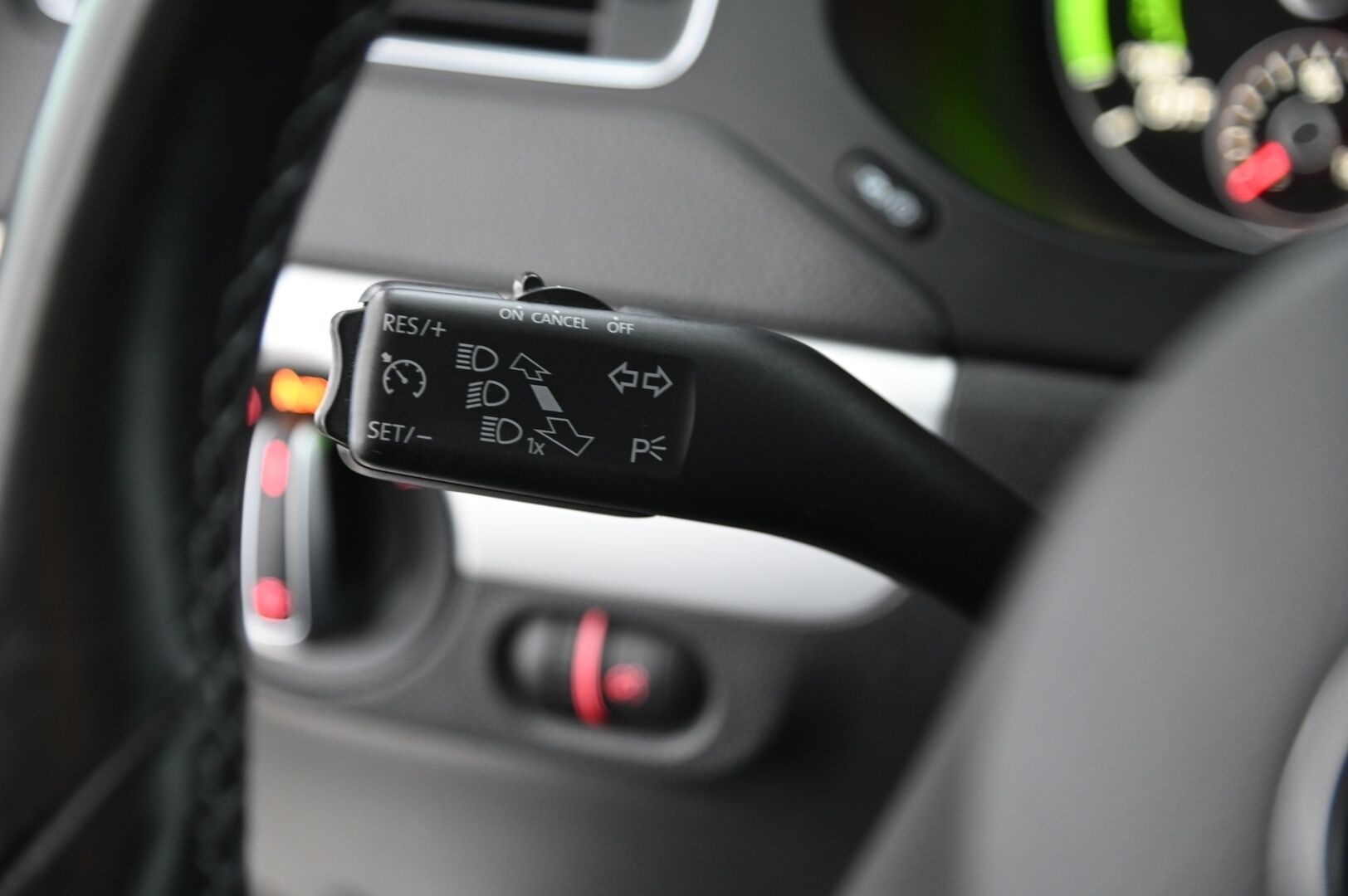 Volkswagen Jetta 2014 Hybrid 1,4 TSI 110 kW (150 hv) DSG-automaatti *Lohko / Navi / 2x Alut / Suomi-auto* - *Kahdet renkaat ja vanteet*