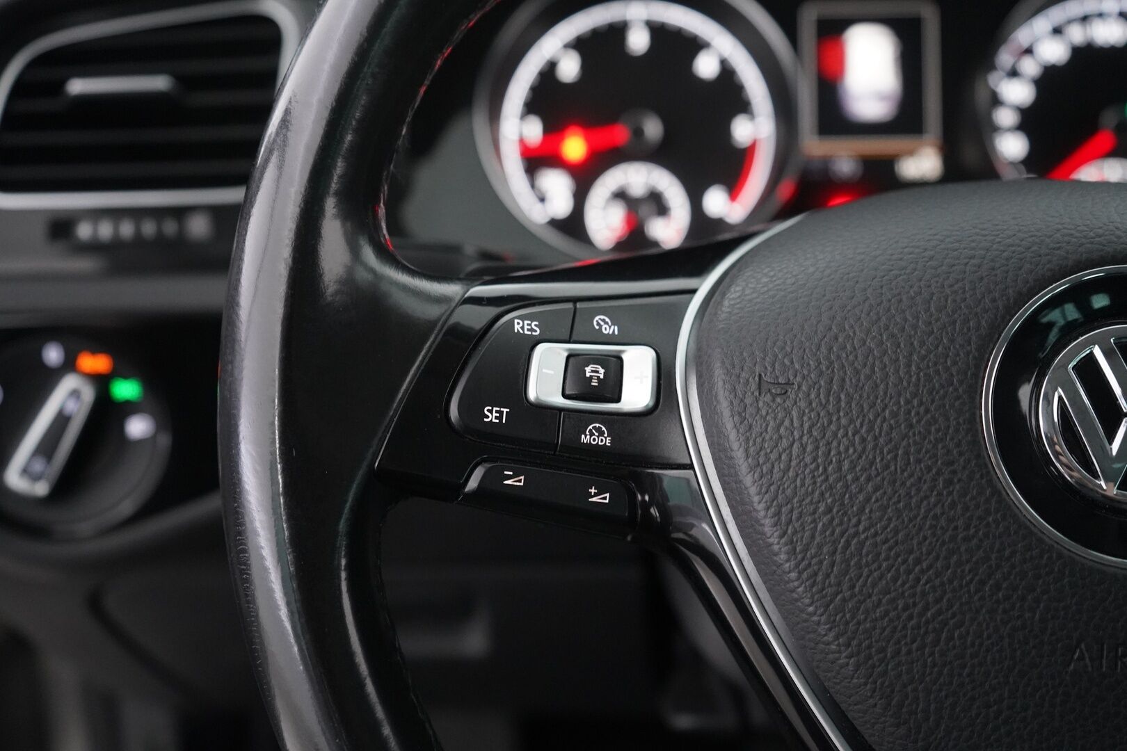 Volkswagen Golf 2014 Variant Highline 1,6 TDI 77 kW (105 hv) BlueMotion Technology DSG-automaatti - ACC | Webasto | Navi | Tutkat | Koukku | Juuri huollettu | Juuri katsaastettu | 2x renkaat aluvantein 