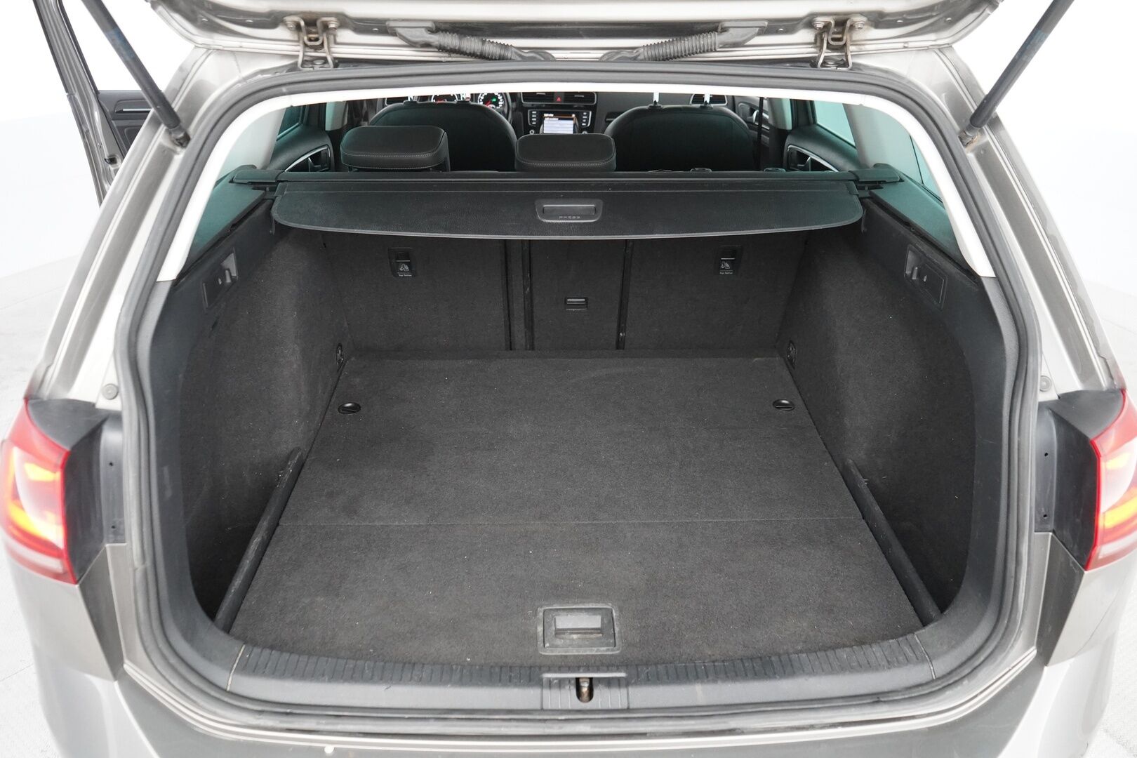Volkswagen Golf 2014 Variant Highline 1,6 TDI 77 kW (105 hv) BlueMotion Technology DSG-automaatti - ACC | Webasto | Navi | Tutkat | Koukku | Juuri huollettu | Juuri katsaastettu | 2x renkaat aluvantein 