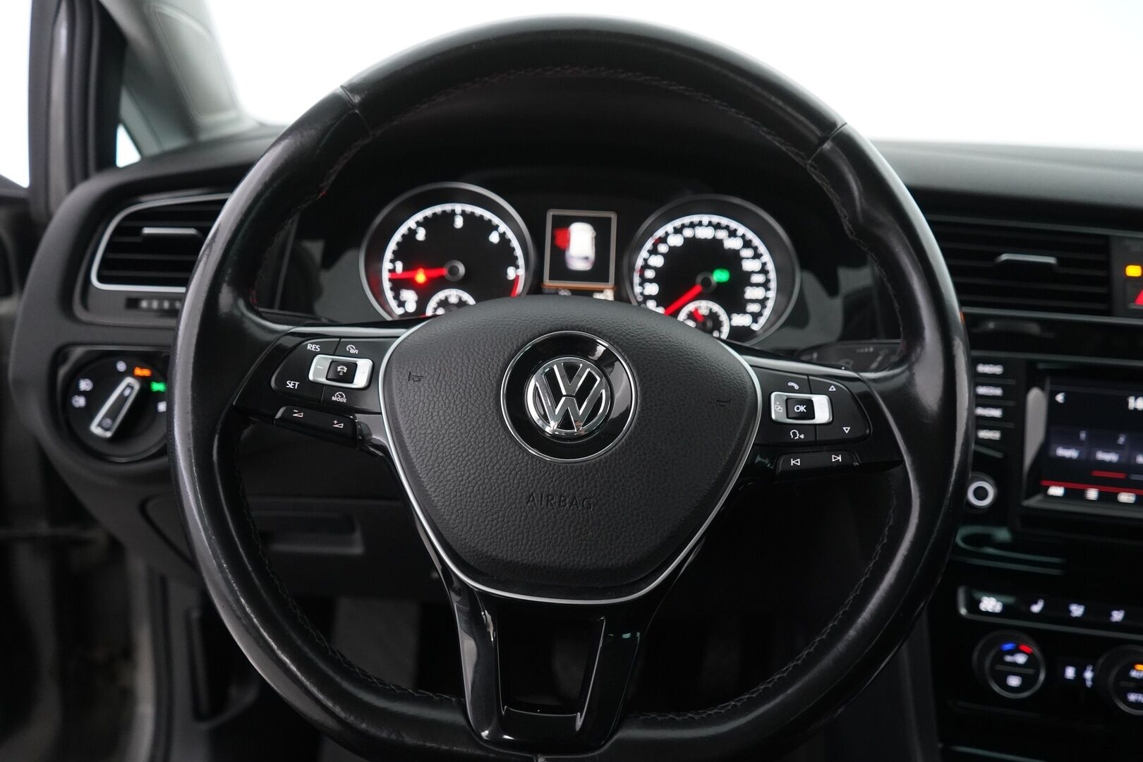 Volkswagen Golf 2014 Variant Highline 1,6 TDI 77 kW (105 hv) BlueMotion Technology DSG-automaatti - ACC | Webasto | Navi | Tutkat | Koukku | Juuri huollettu | Juuri katsaastettu | 2x renkaat aluvantein 