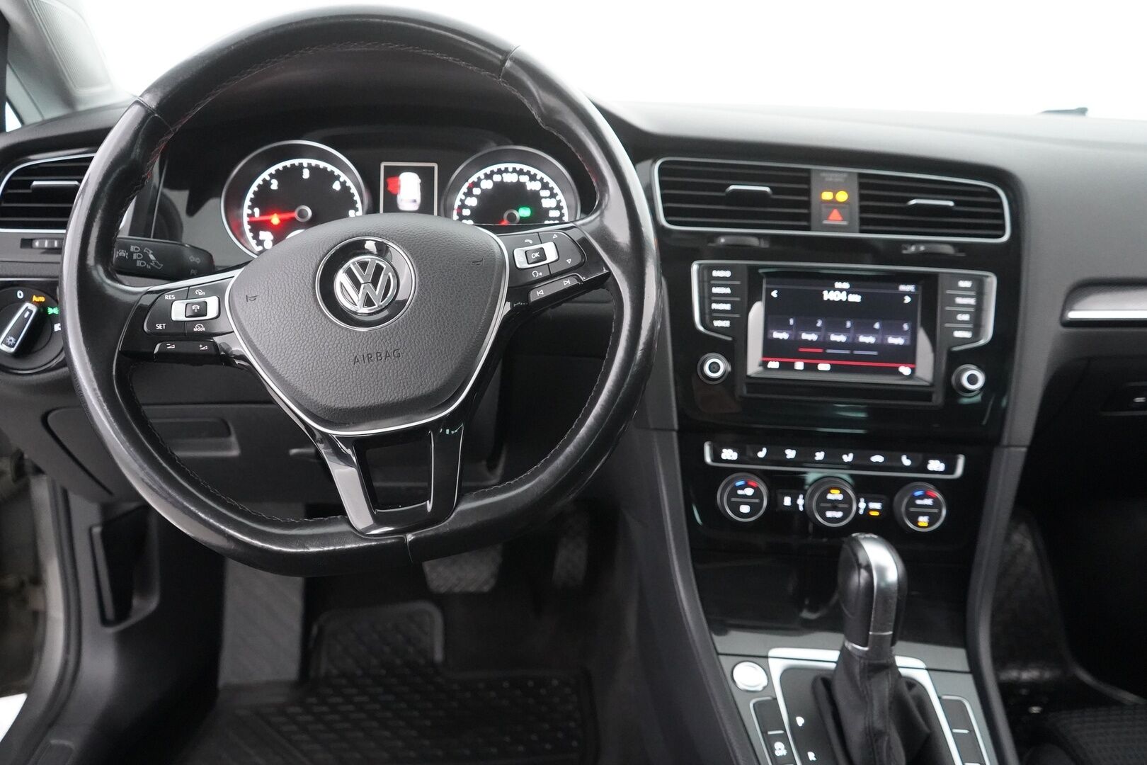 Volkswagen Golf 2014 Variant Highline 1,6 TDI 77 kW (105 hv) BlueMotion Technology DSG-automaatti - ACC | Webasto | Navi | Tutkat | Koukku | Juuri huollettu | Juuri katsaastettu | 2x renkaat aluvantein 