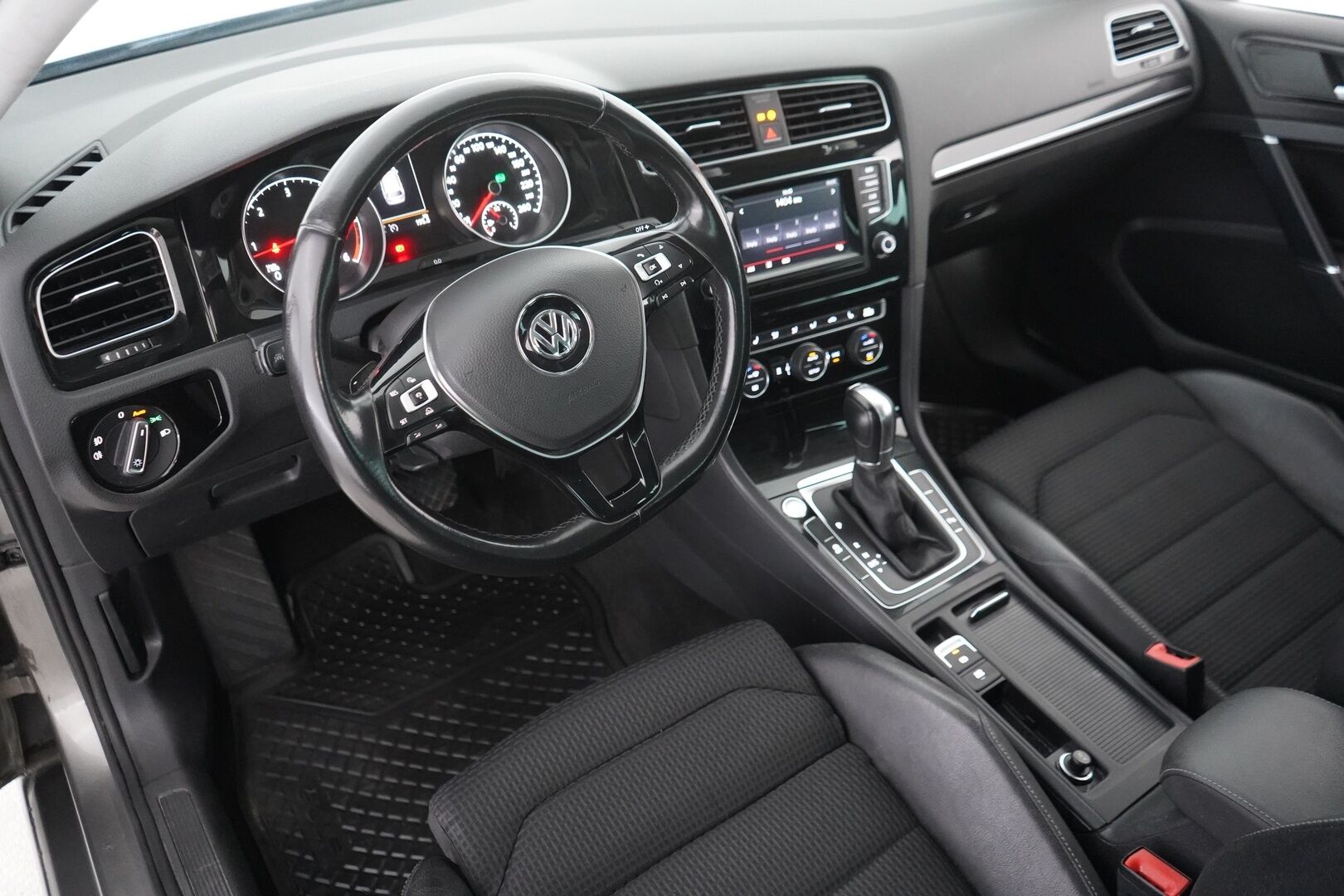 Volkswagen Golf 2014 Variant Highline 1,6 TDI 77 kW (105 hv) BlueMotion Technology DSG-automaatti - ACC | Webasto | Navi | Tutkat | Koukku | Juuri huollettu | Juuri katsaastettu | 2x renkaat aluvantein 