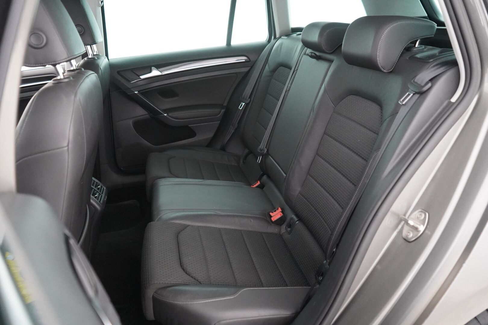 Volkswagen Golf 2014 Variant Highline 1,6 TDI 77 kW (105 hv) BlueMotion Technology DSG-automaatti - ACC | Webasto | Navi | Tutkat | Koukku | Juuri huollettu | Juuri katsaastettu | 2x renkaat aluvantein 