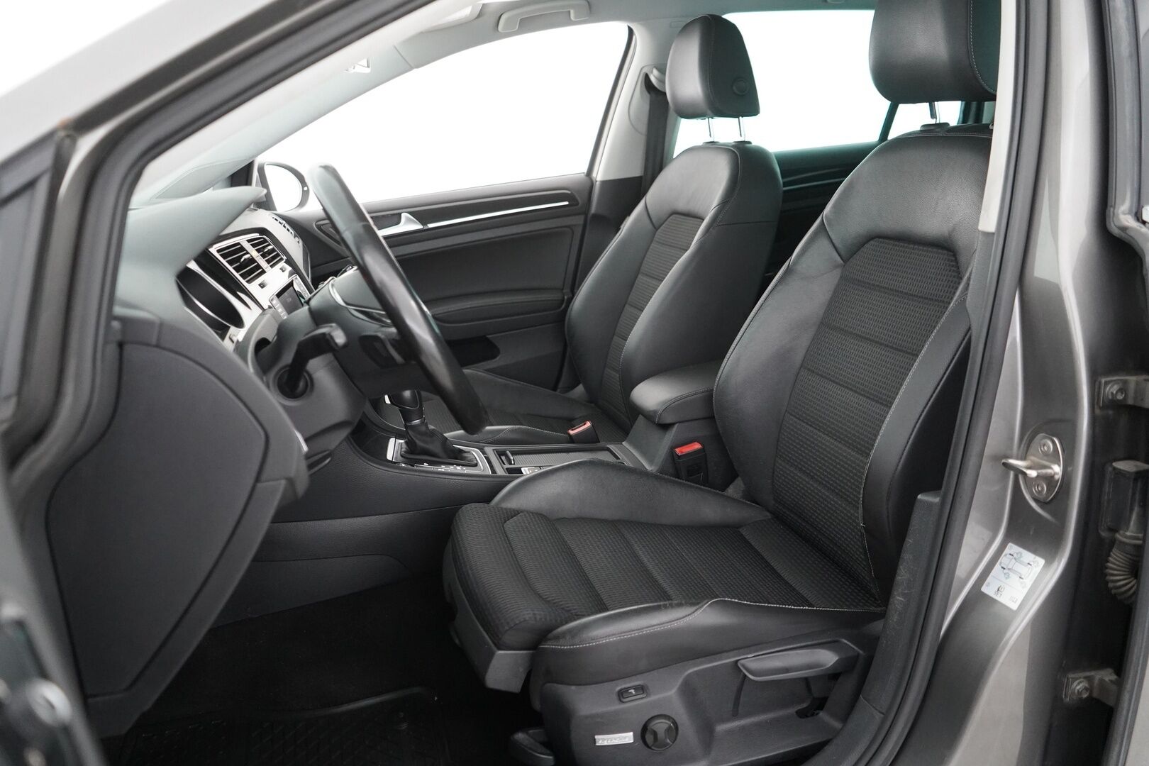 Volkswagen Golf 2014 Variant Highline 1,6 TDI 77 kW (105 hv) BlueMotion Technology DSG-automaatti - ACC | Webasto | Navi | Tutkat | Koukku | Juuri huollettu | Juuri katsaastettu | 2x renkaat aluvantein 