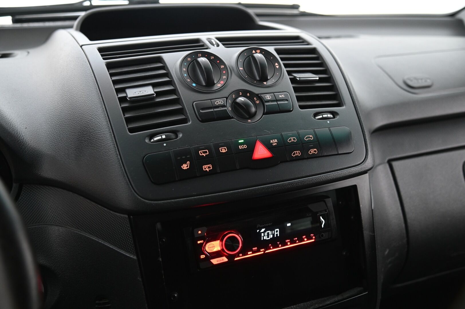 Mercedes-Benz Vito 2014 113CDI keskipitkä A2 *YritysOutlet - Myydään vain yrityksille* *Leimaa 6/2026 asti!* - *Koukku / 2x Renkaat ja vanteet*