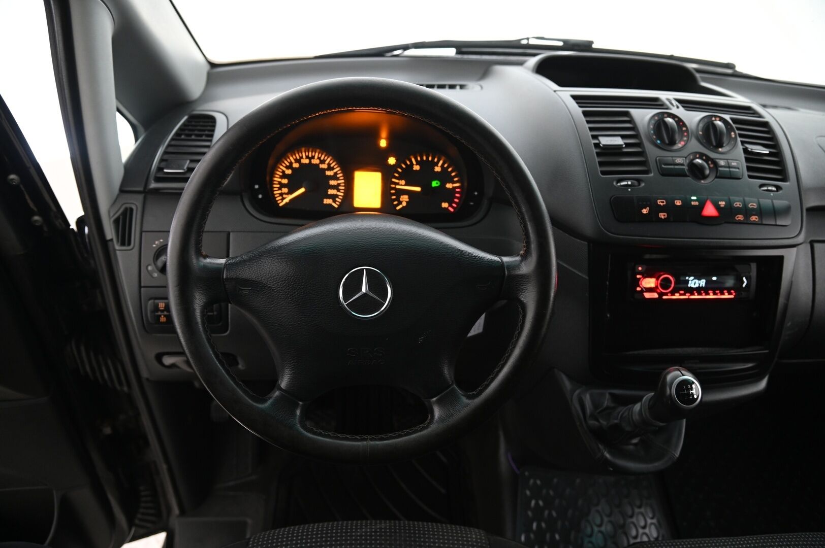 Mercedes-Benz Vito 2014 113CDI keskipitkä A2 *YritysOutlet - Myydään vain yrityksille* *Leimaa 6/2026 asti!* - *Koukku / 2x Renkaat ja vanteet*